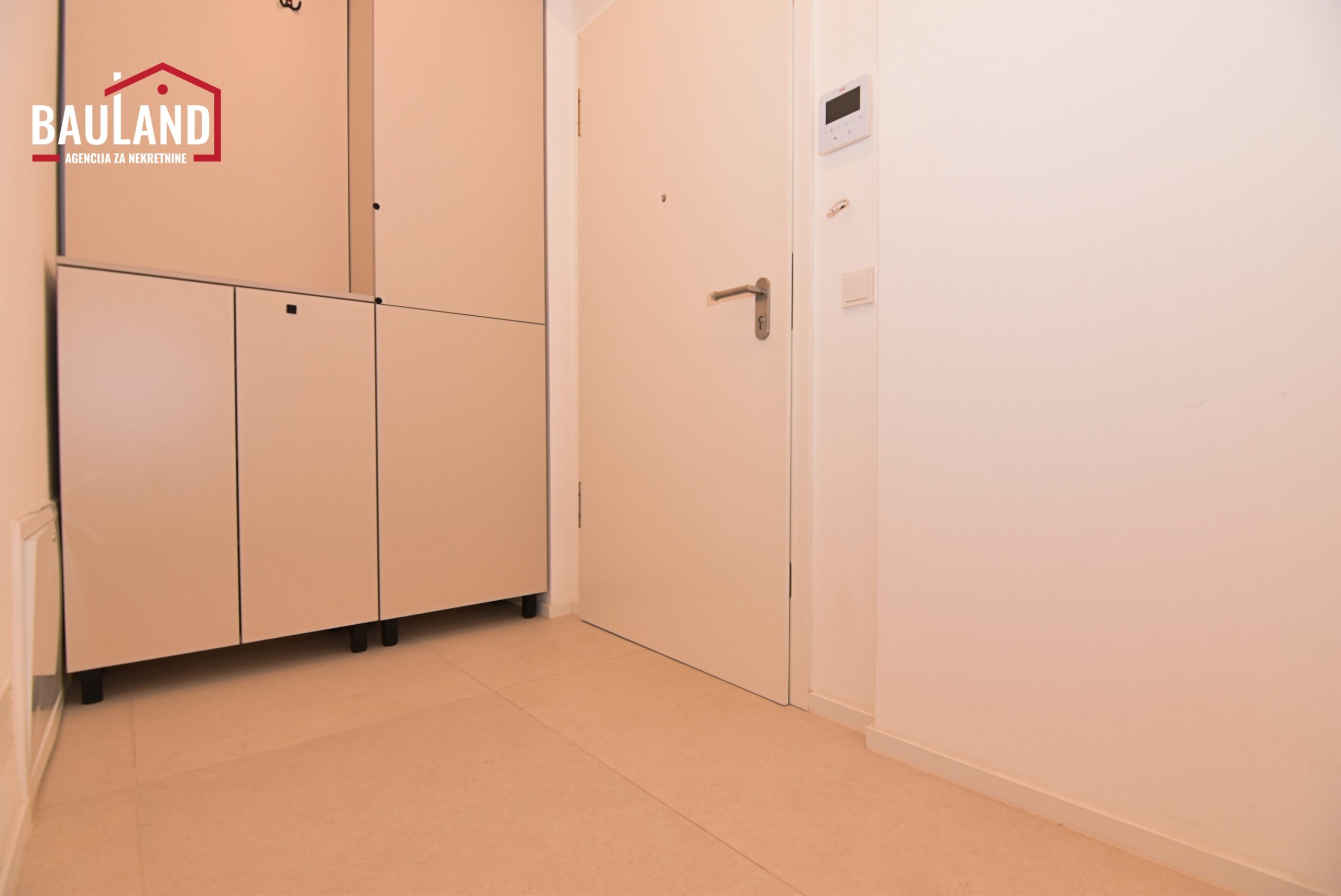 9 stan za najam 64m2 Centar