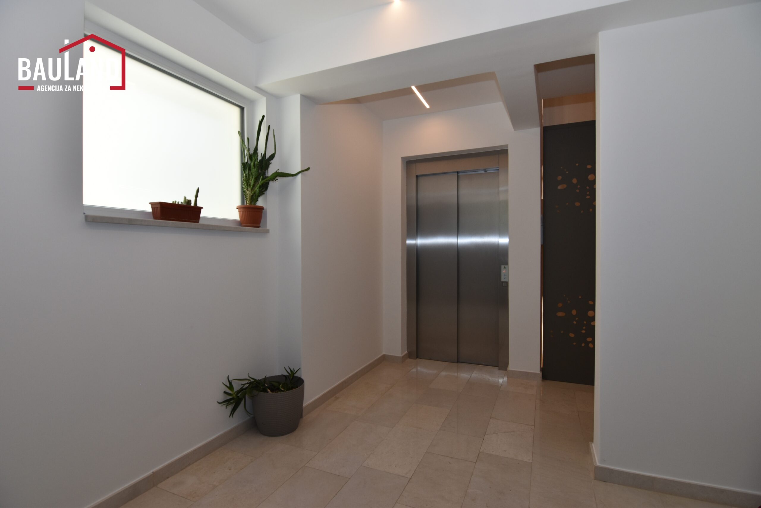 14 stan za najam Općina Centar 64m2 prizemlje