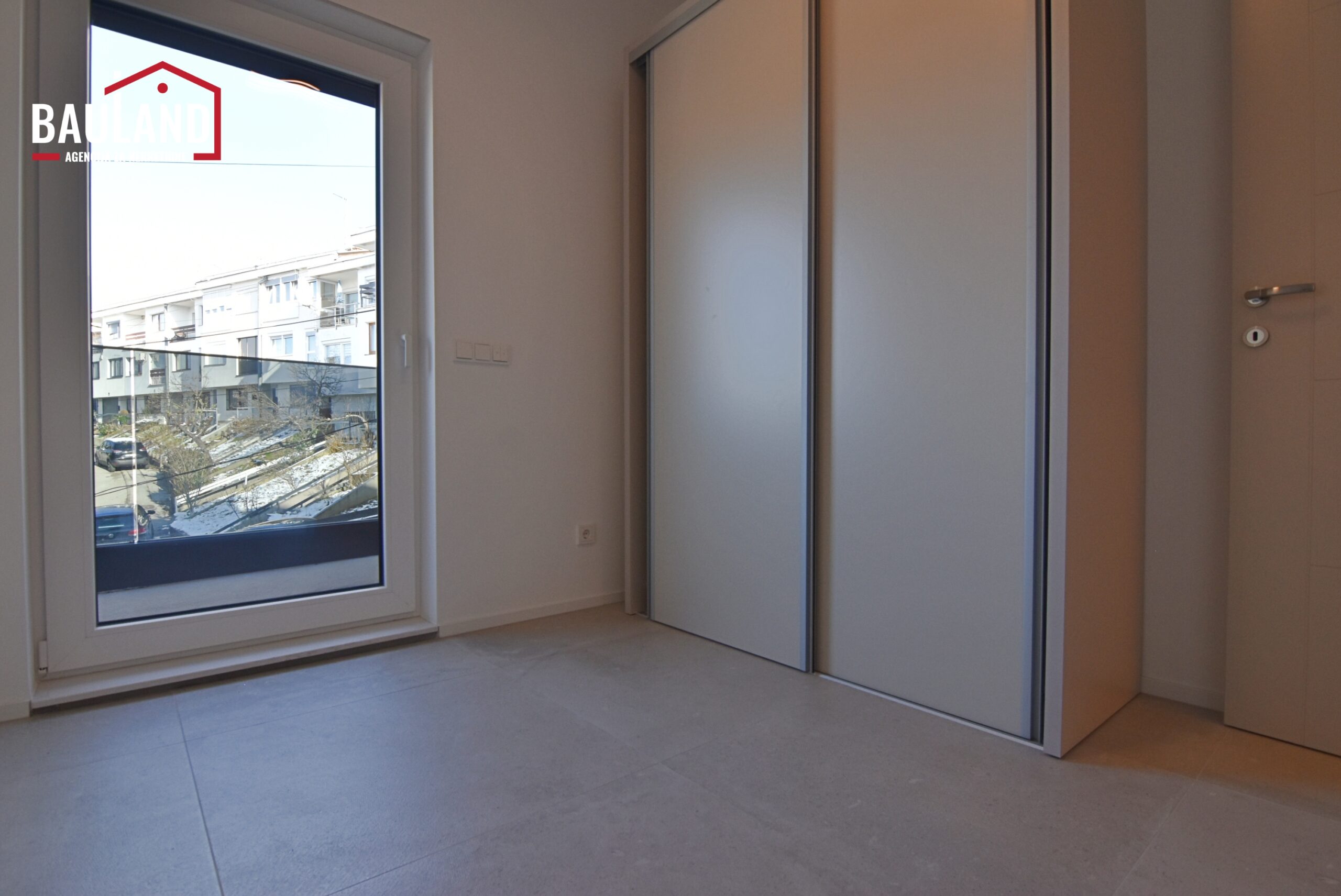 12 četverosoban namješten stan za najam