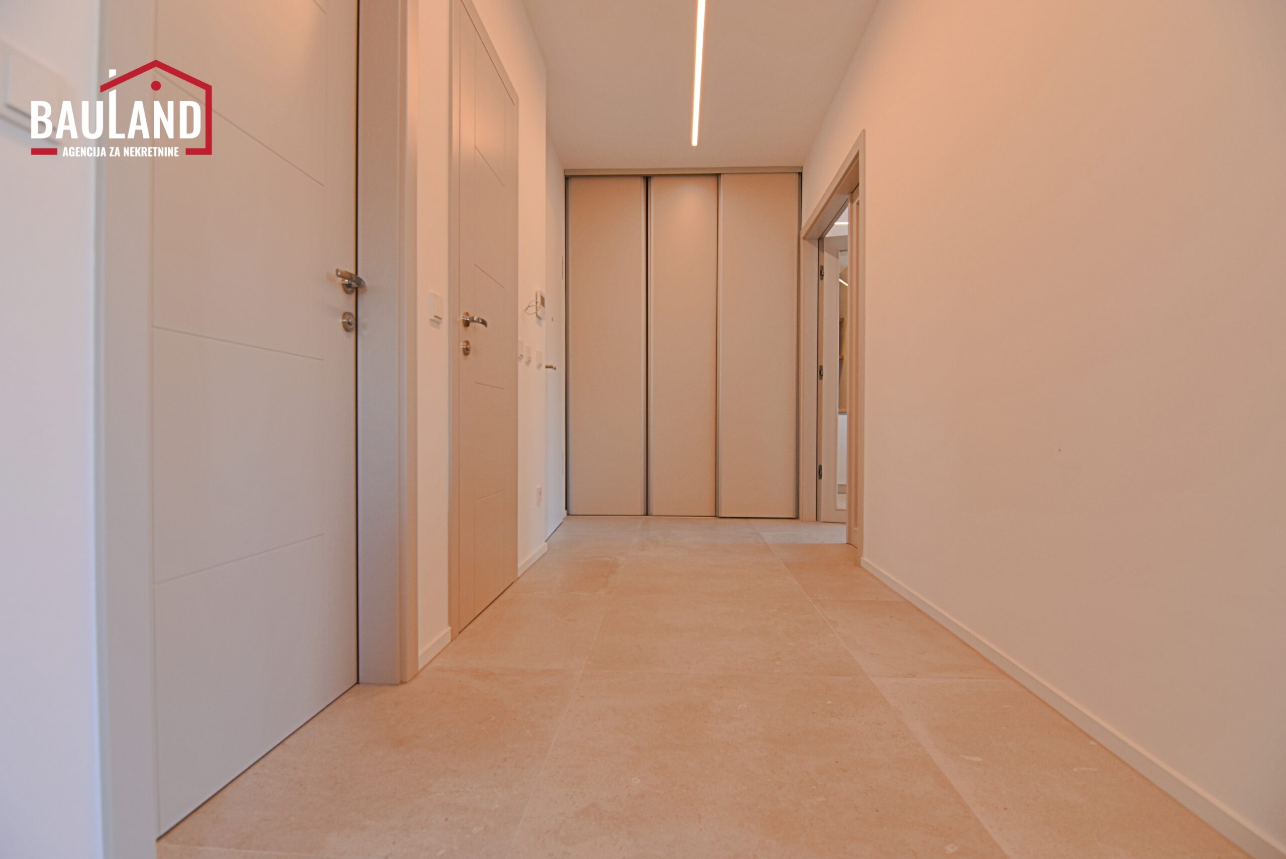 13 stan za iznajmljivanje 95m2 Centar garažno mjesto lift ostava