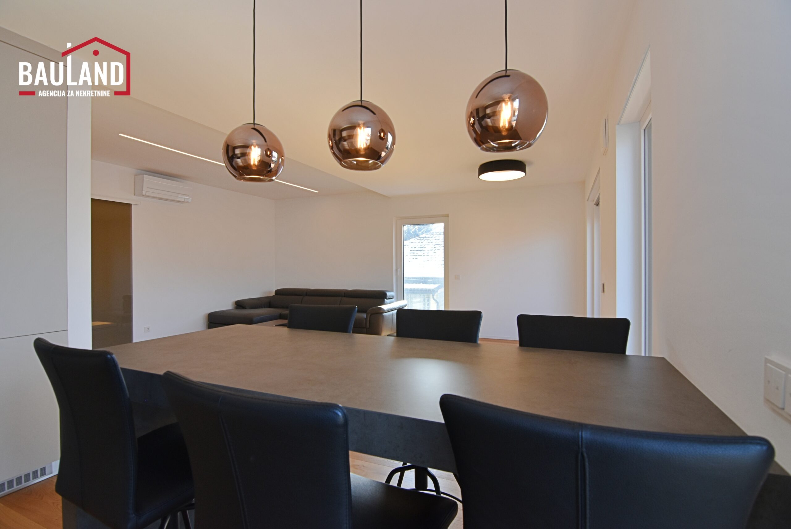 3 moderno namješten stan na II spratu stambene zgrade u ulici Antuna Hangija