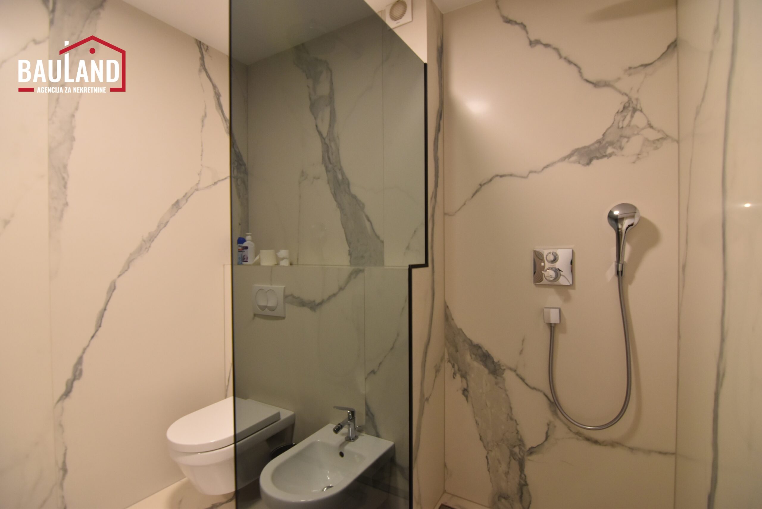 14 stan za najam 105m2 Centar ul. Antuna Hangija