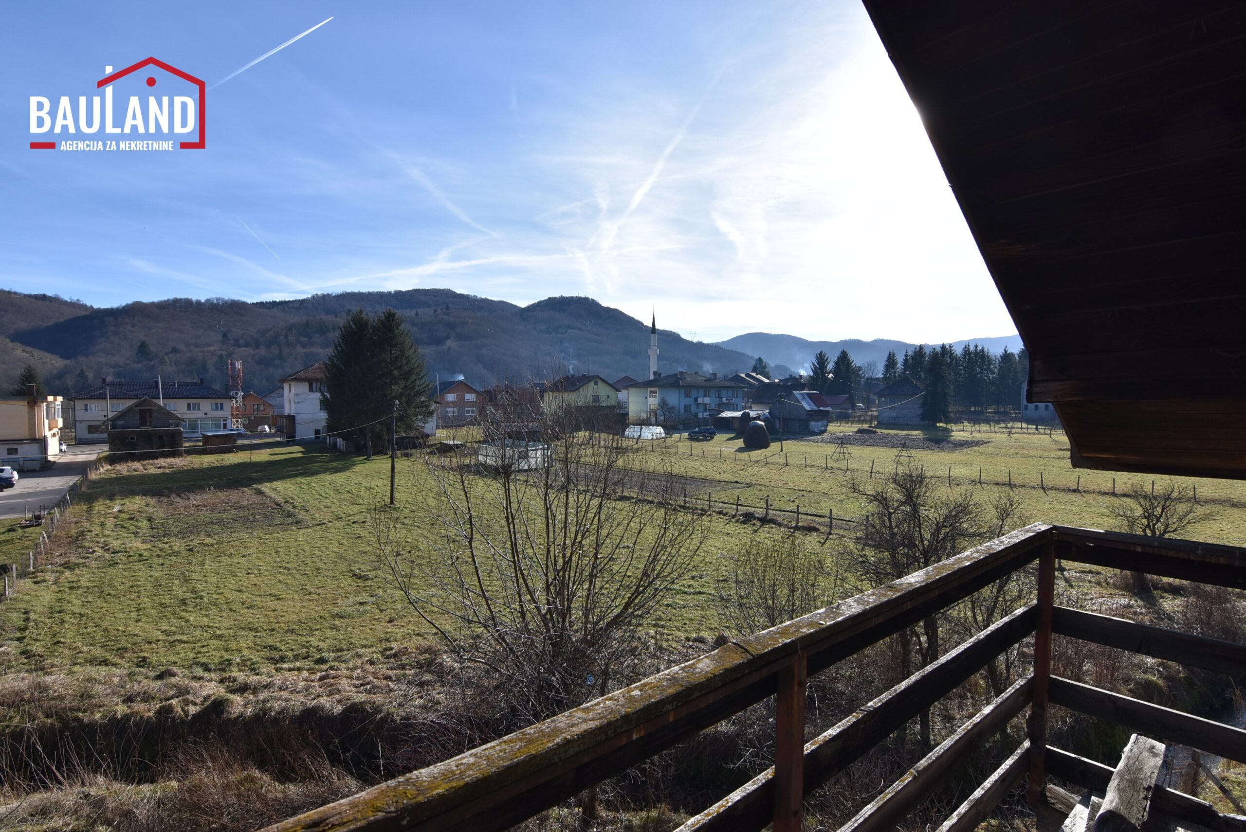 9 prodaje se kuća u Općini Trnovo RS u blizini škole, zgrade Općine