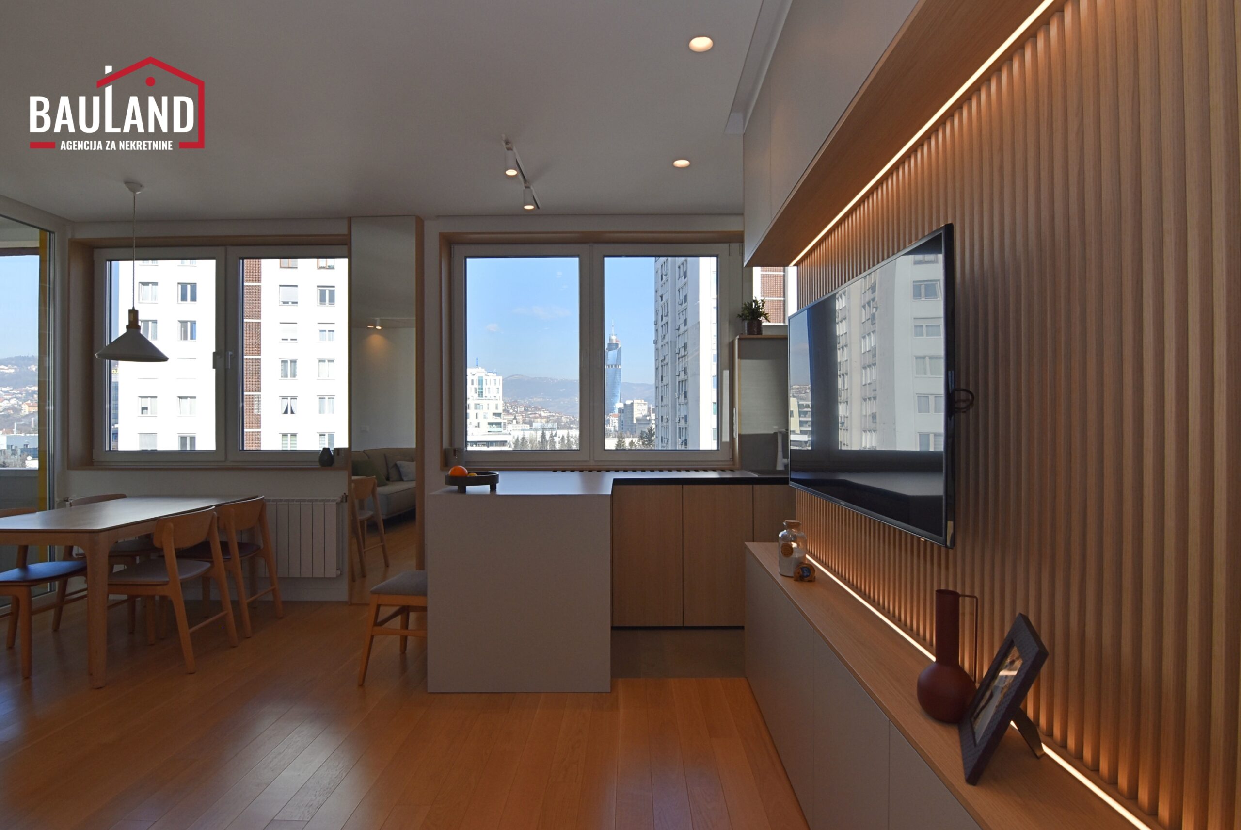 Dreizimmer, doppelseitig ausgerichteter, renovierter Wohnung / Grbavica