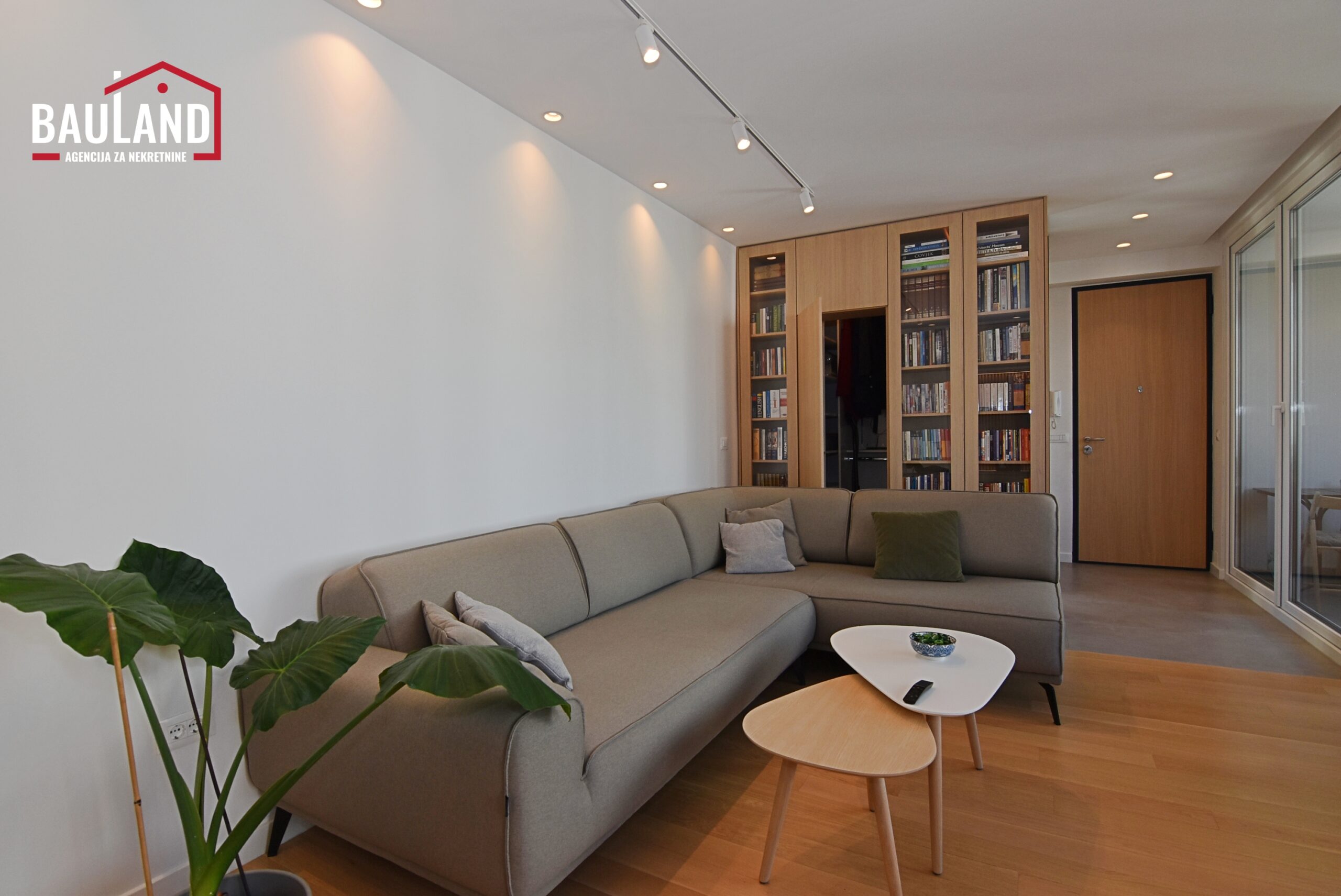 5 prodaja stana na Grbavici VII sprat lift dvostrano orijentisan