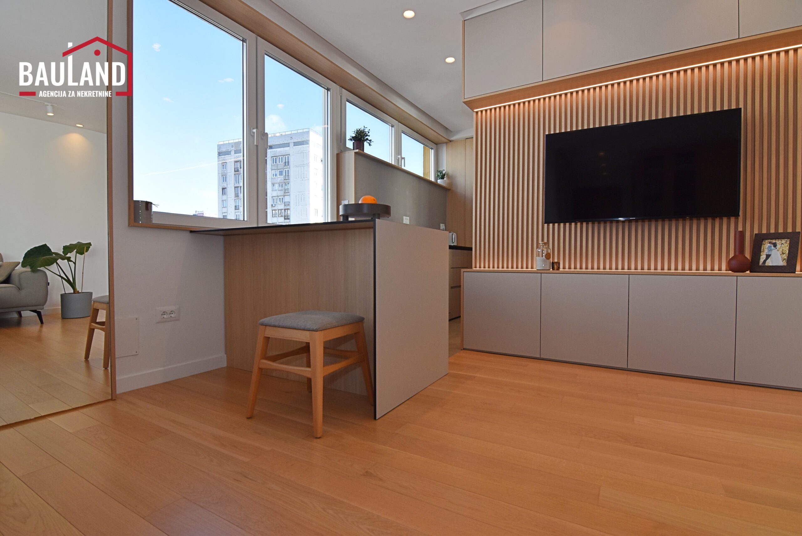 8 trosoban renoviran namješten stan za prodaju Grbavica