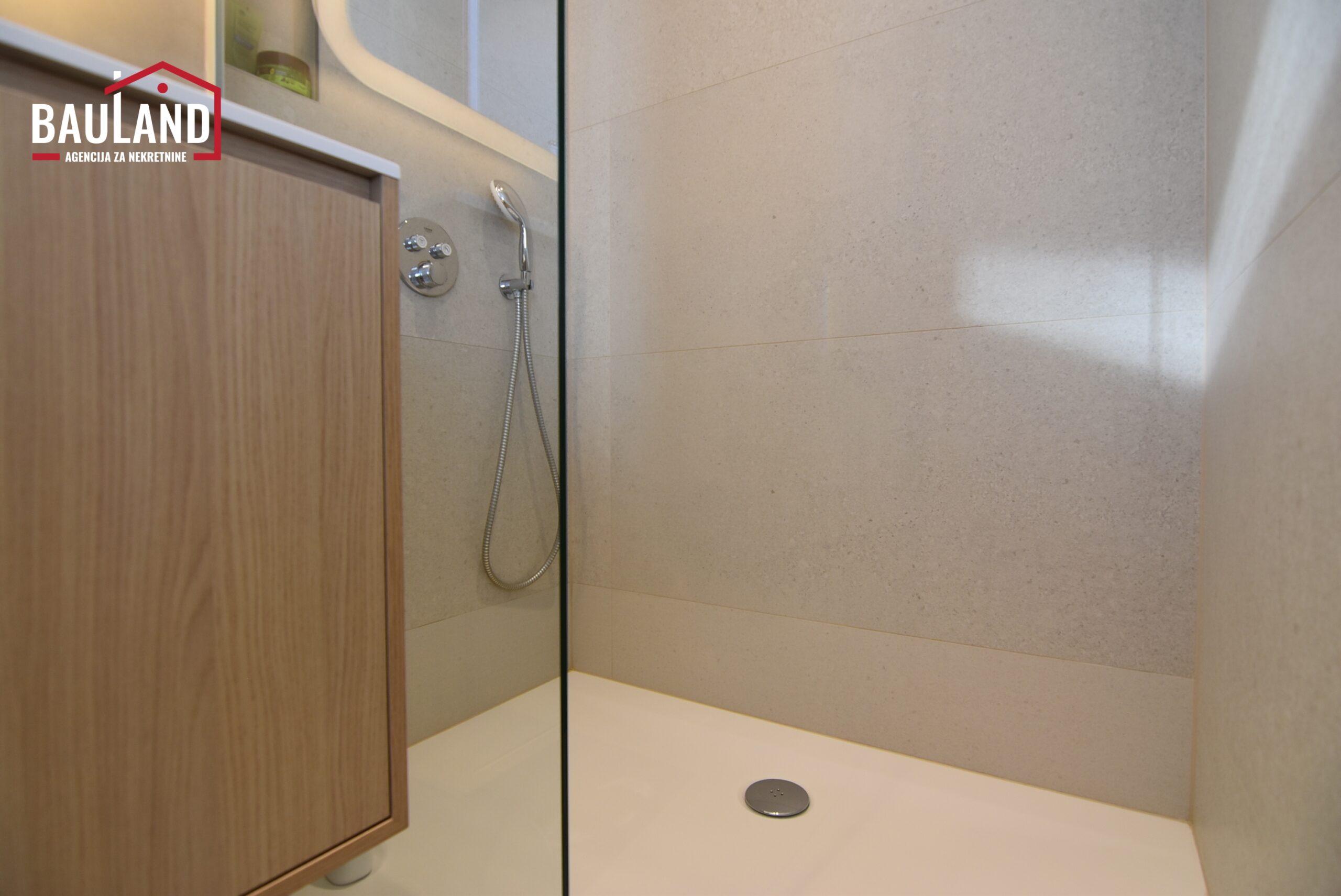 18 prodaja stana 70m2 VII sprat