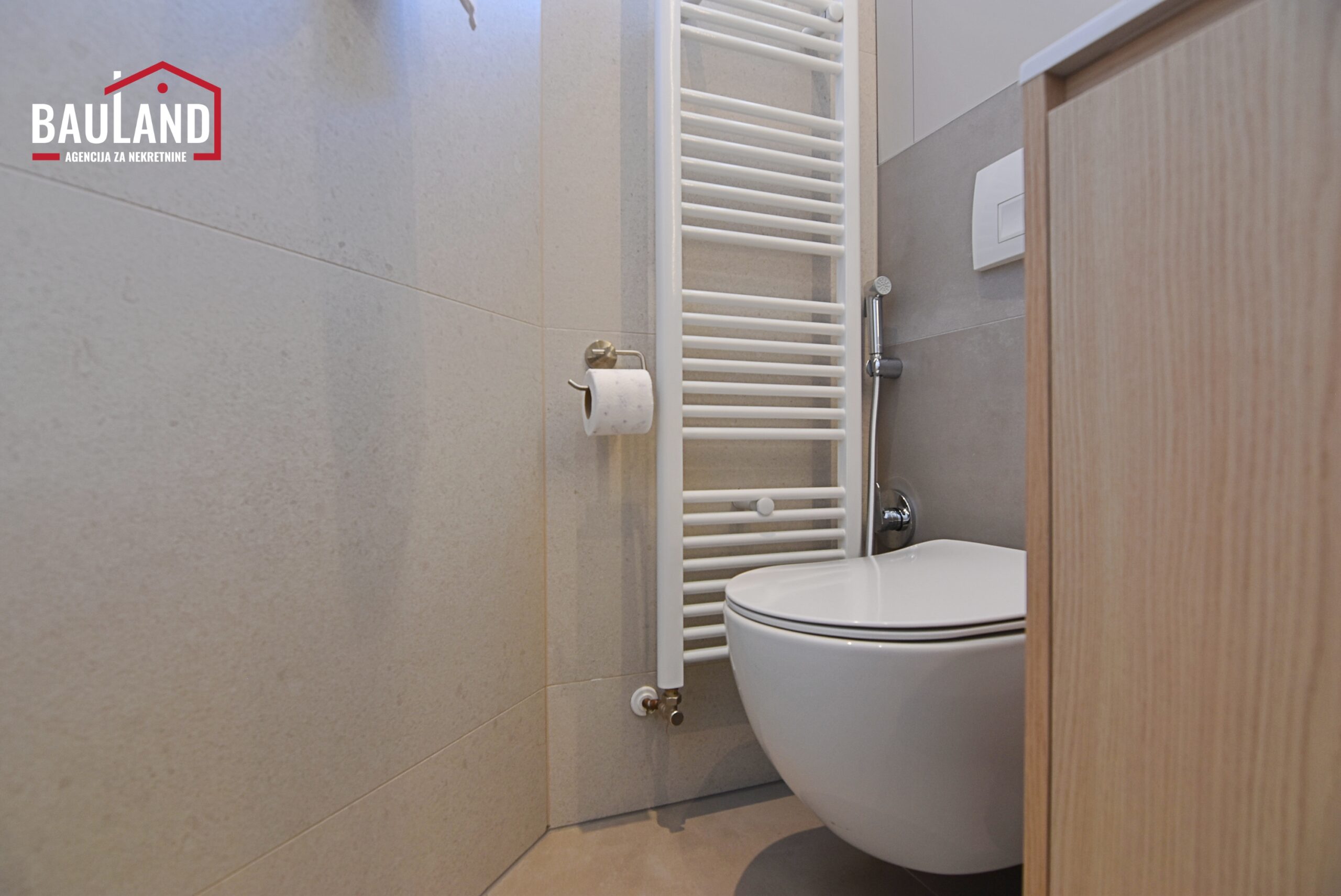 19 trosoban renoviran stan za prodaju Grbavica Novo Sarajevo