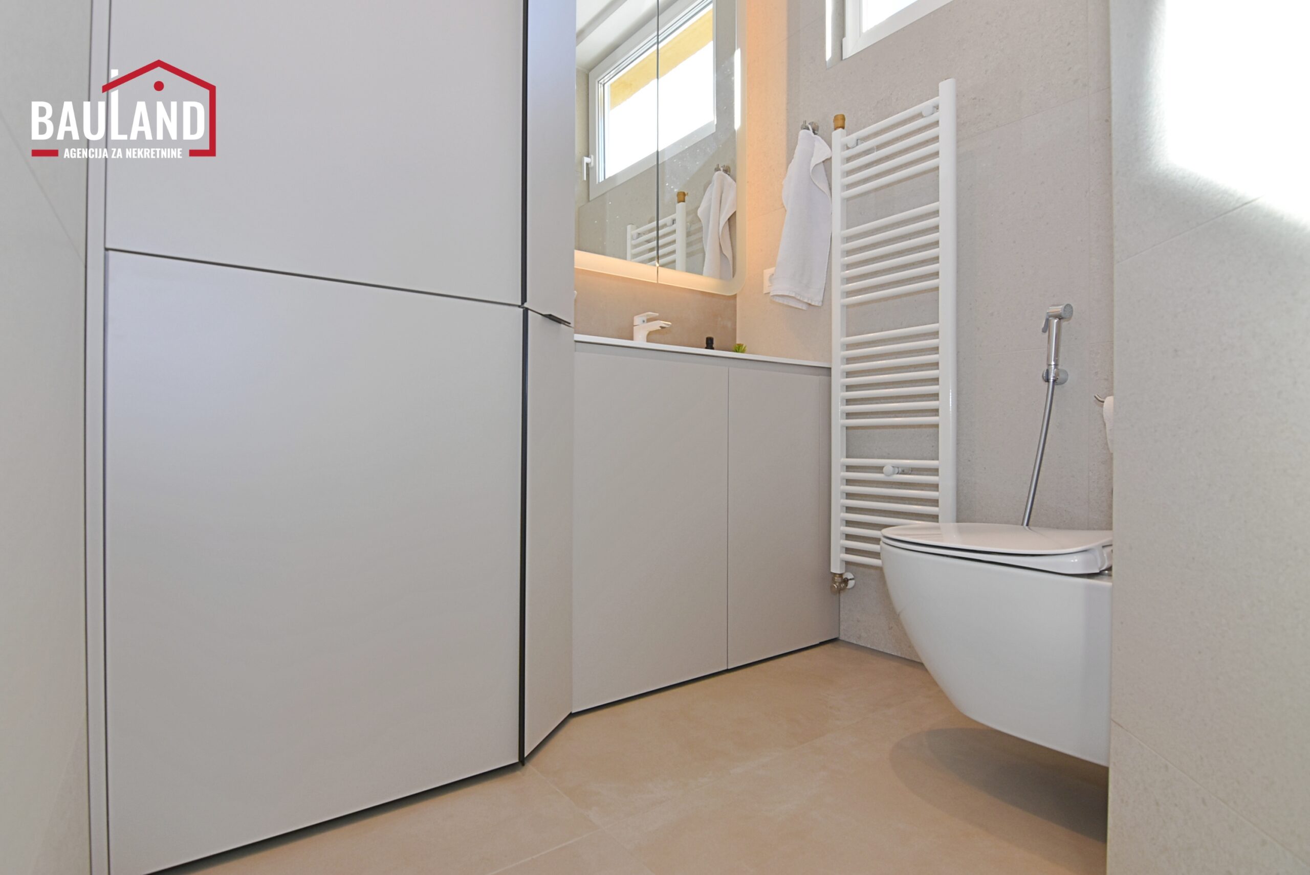 20 prodaje se trosoban namješten stan Novo Sarajevo