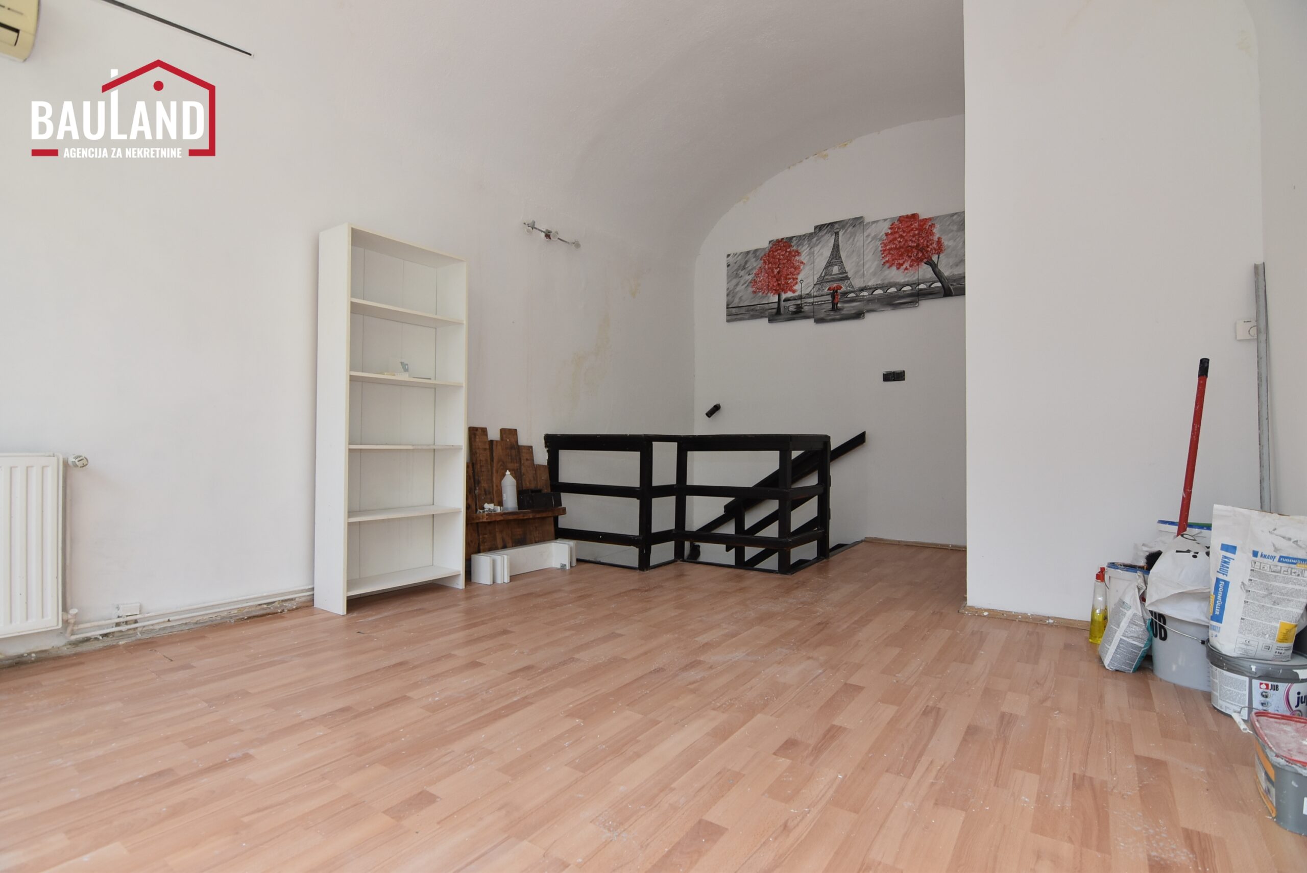 7 na prodaju poslovni prostor u Zagrebačkoj Novo Sarajevo