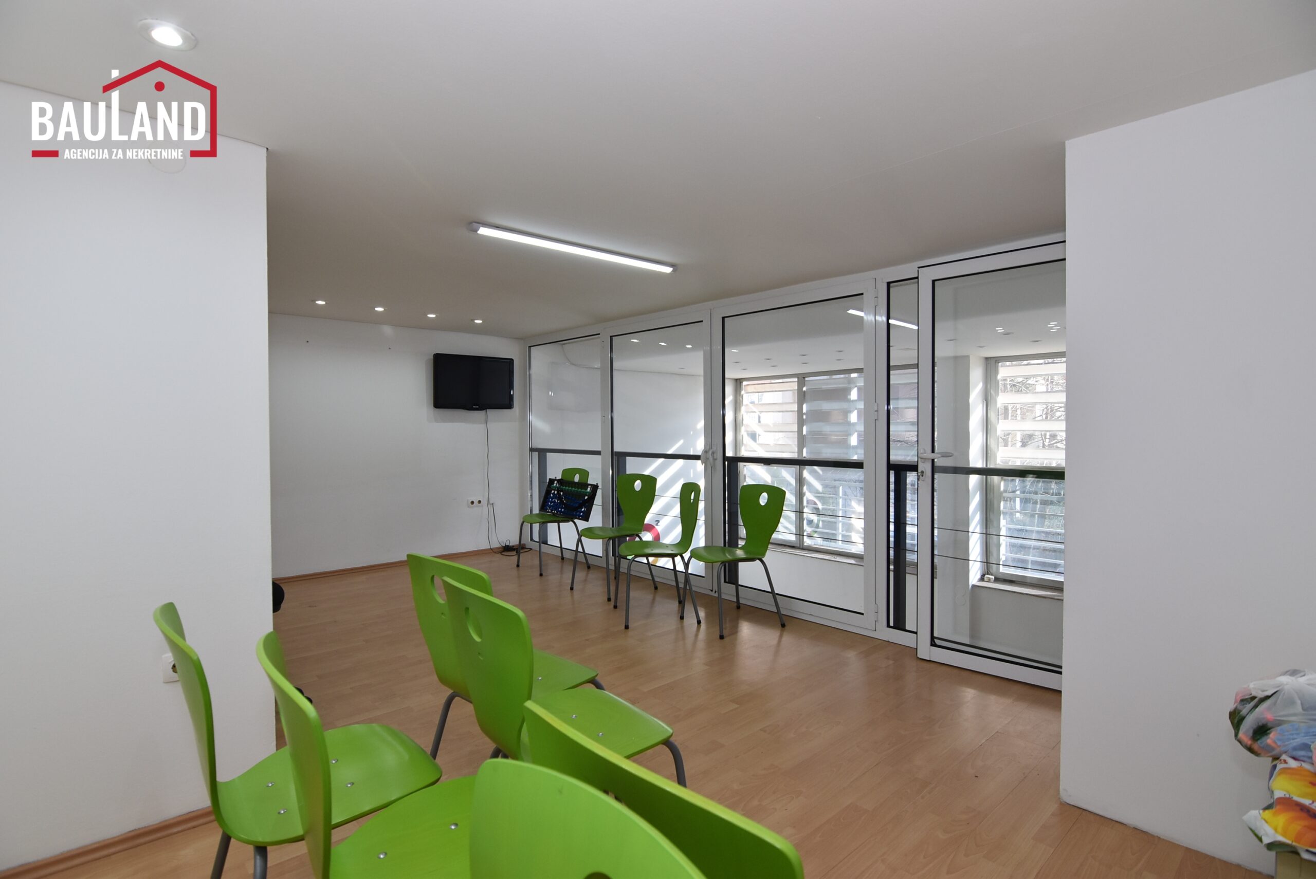 13 agencija za nekretnine prodaje poslovni prostor u ulici Azize Šaćirbegović