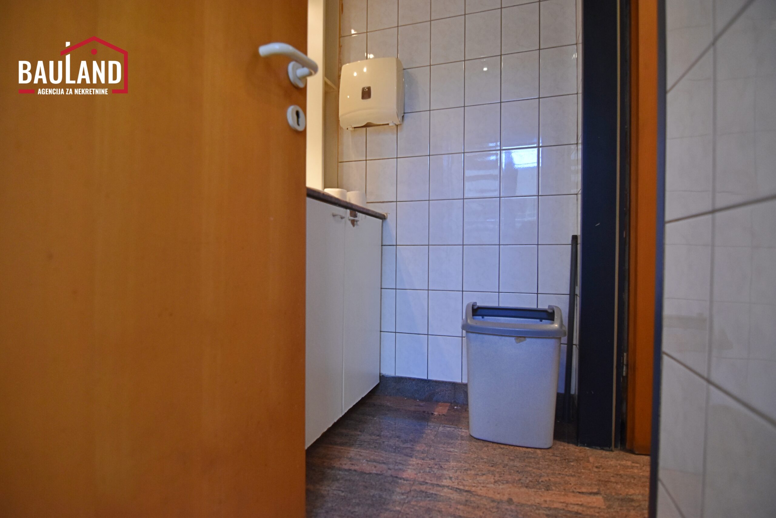 16 prodaje se poslovni prostor u Hrasnom