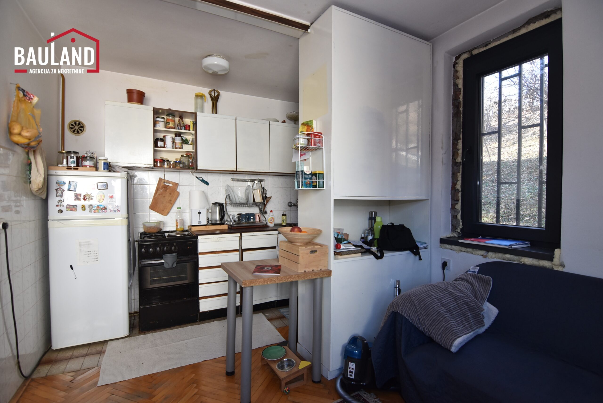 6 prodaje se dvosoban stan na Marijin Dvoru ul. Omera Stupca Centar