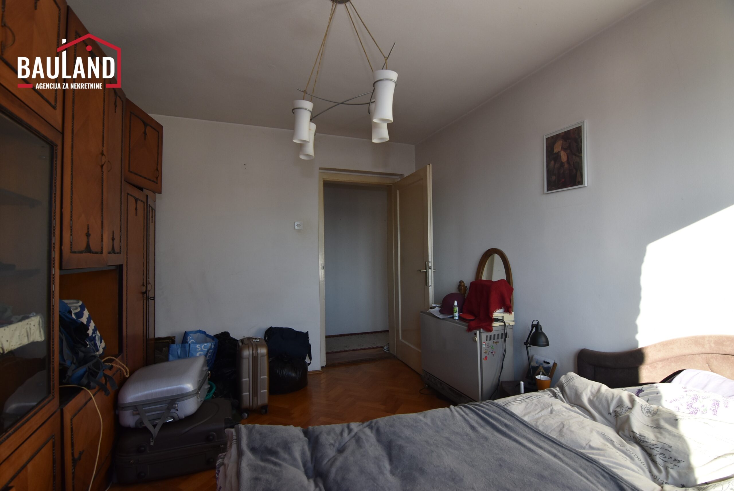 10 prodaje se stan površine 52m2 u ulici Omera Stupca