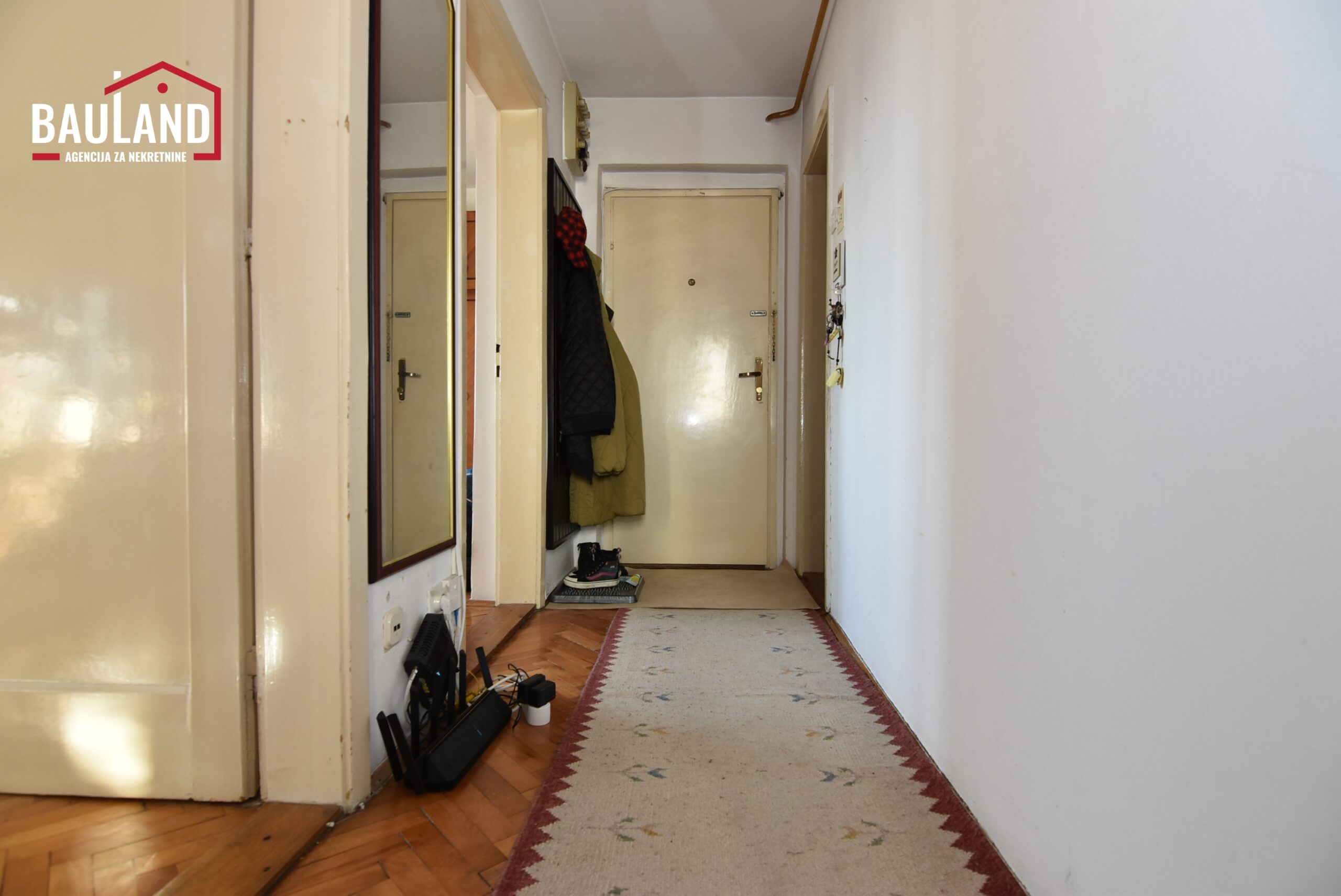 12 prodaja stana I sprat ul. Omera Stupca Centar