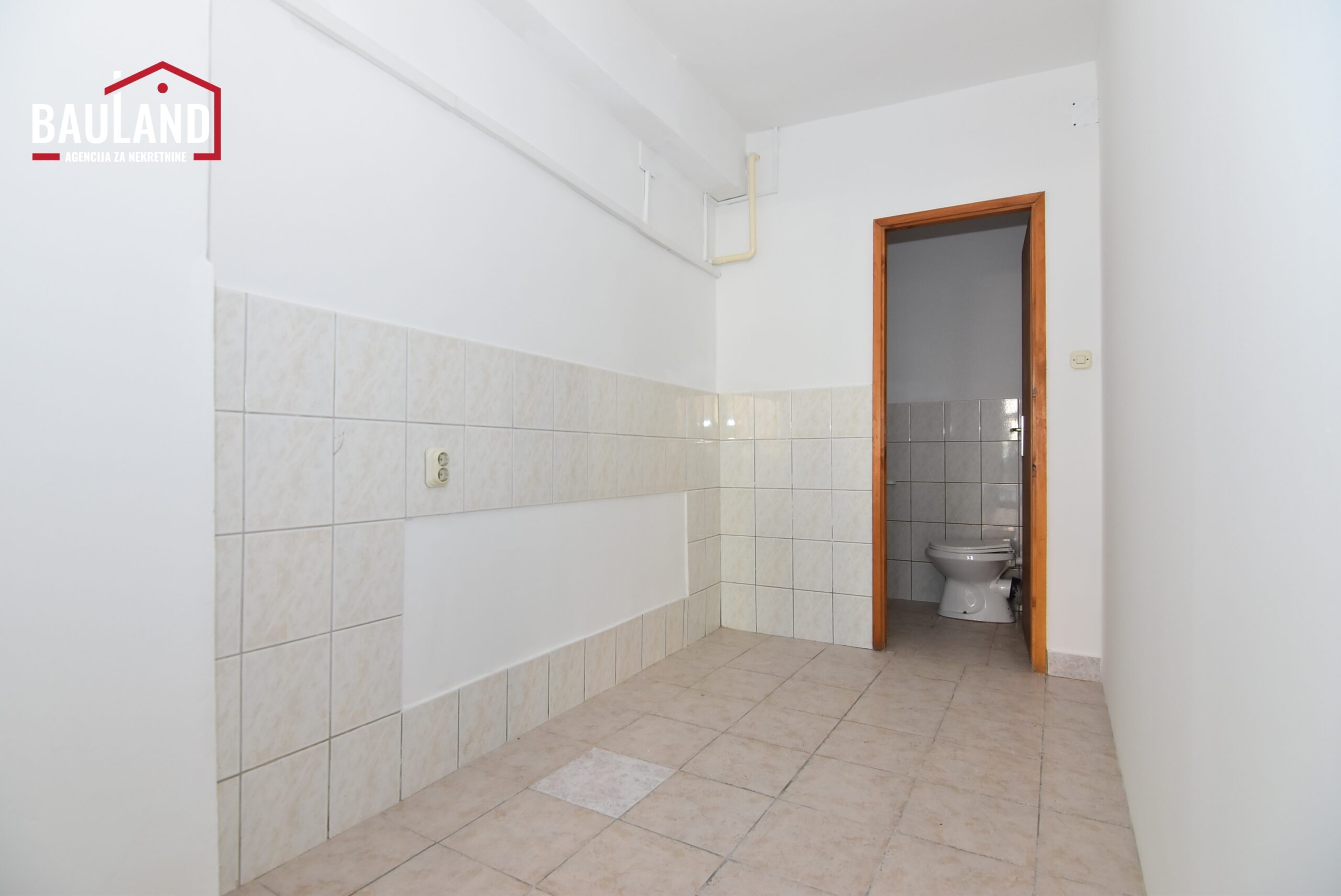 3 iznajmljuje se poslovni prostor u prizemlju privatnog stambenog objekta u ulici Zagrebačka Novo Sarajevo