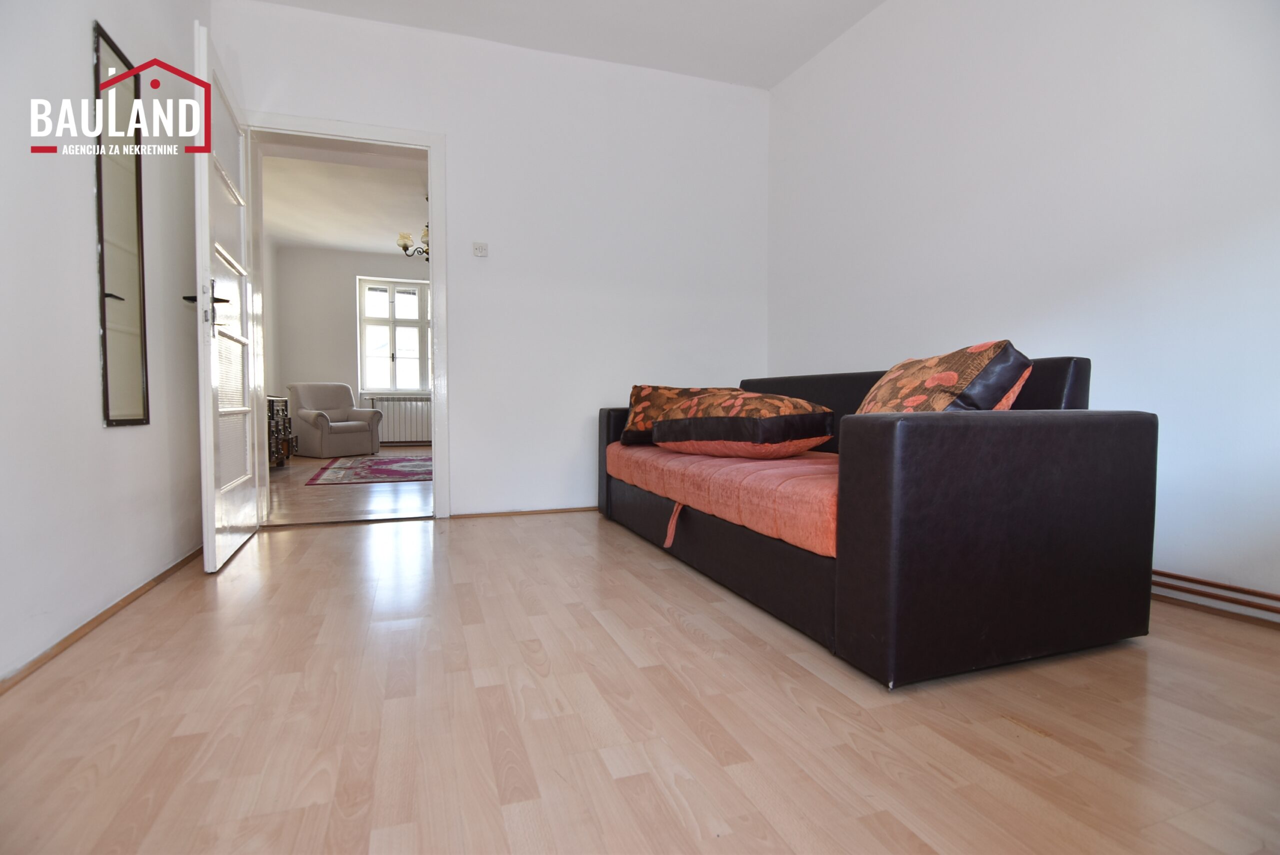 09 na prodaju stan sa dva balkona u ulici Vrazova Općina Centar