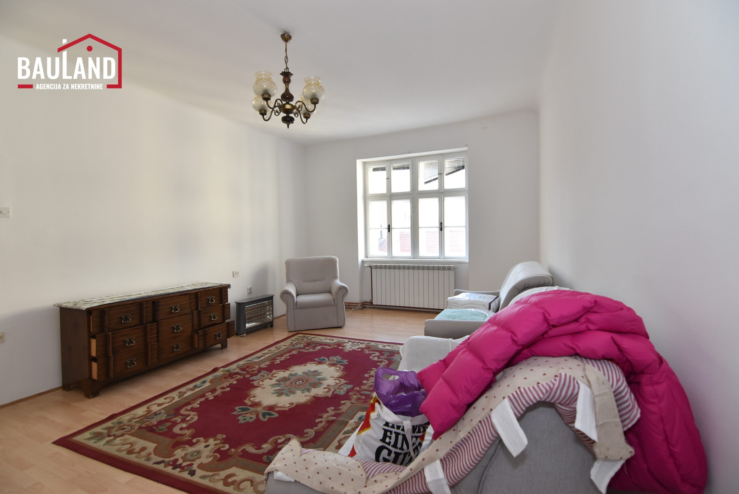 04 stan za prodaju površine 86m2 III sprat bez lifta Općina Centar