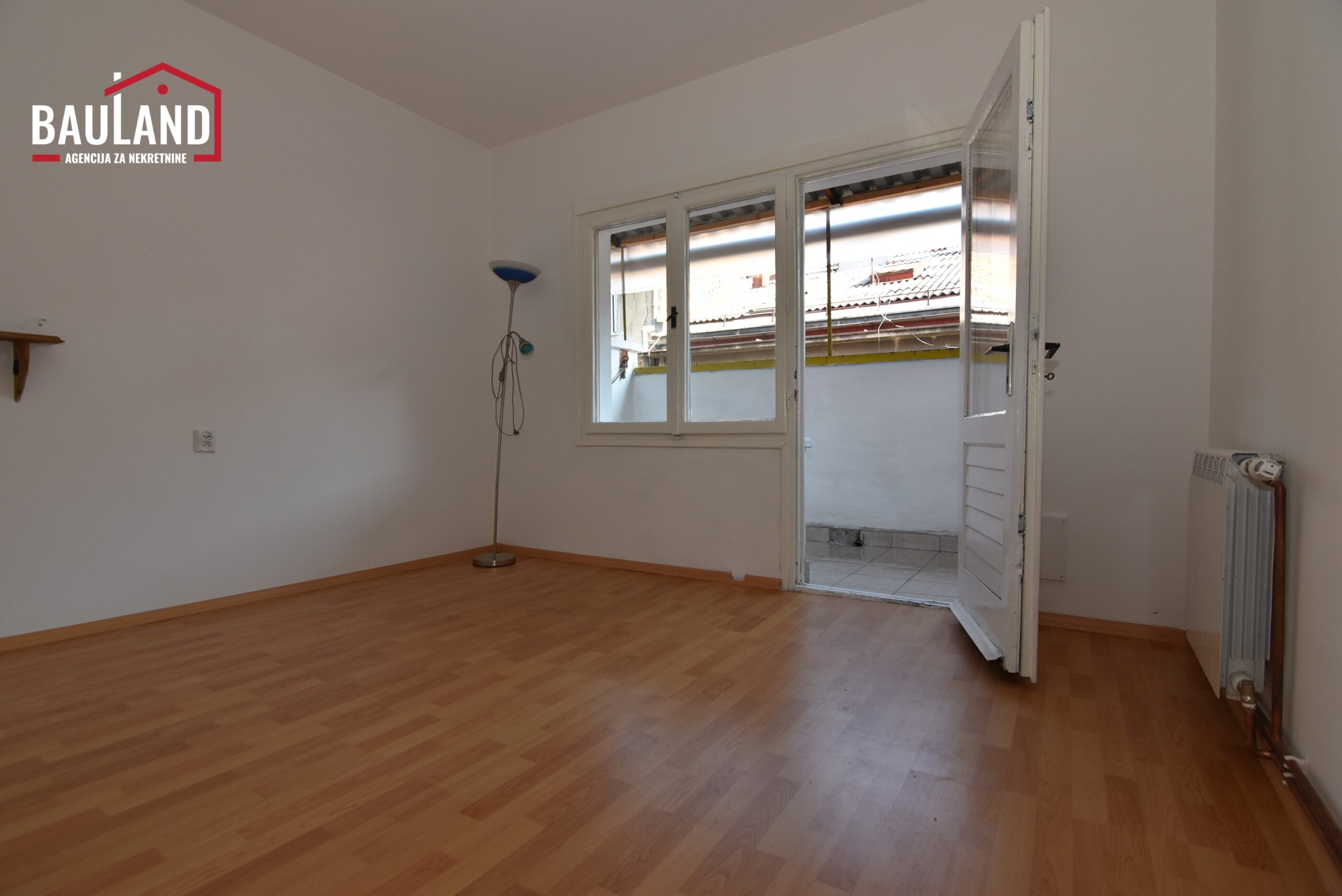 11 na prodaju trosoban stan na trećem spratu u ulici Vrazova Općina Centar