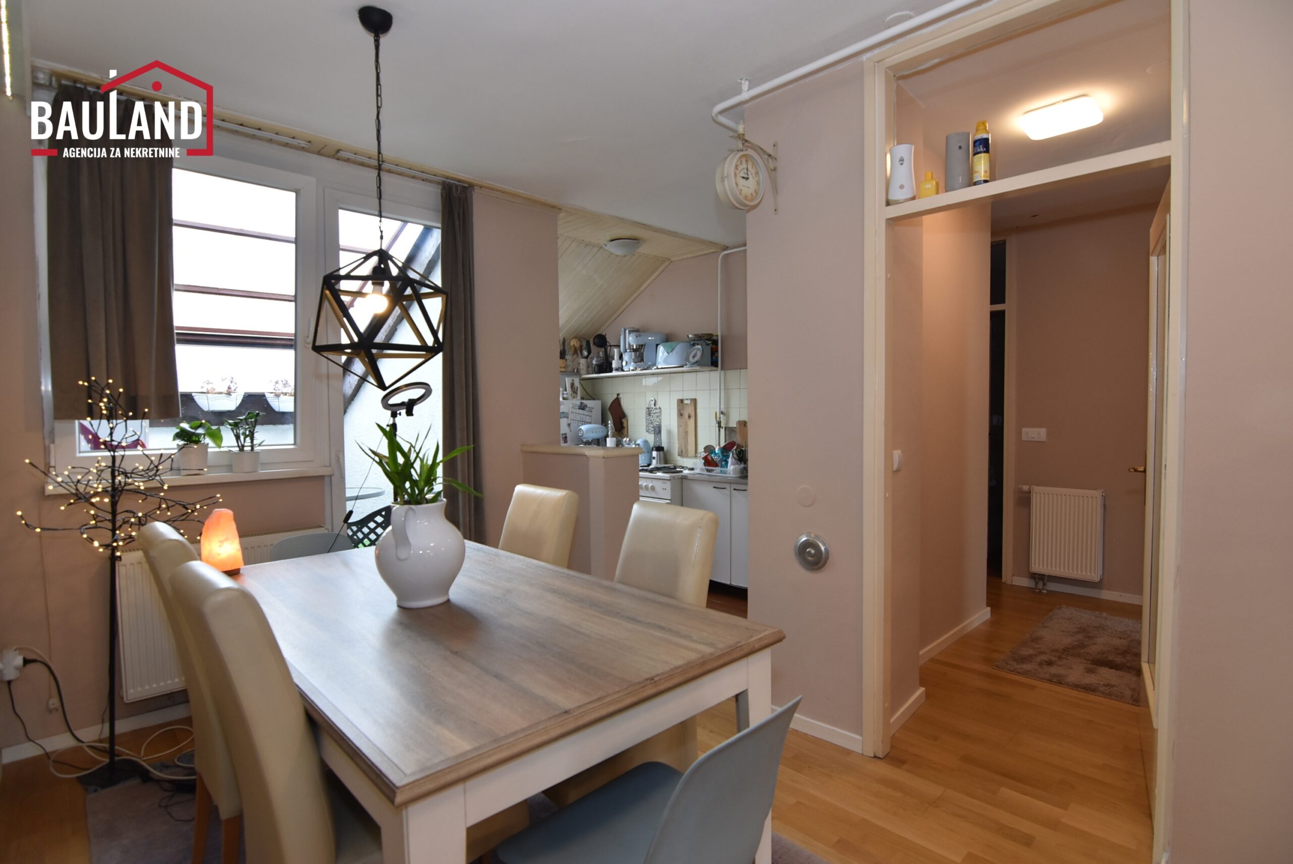 7 na prodaju trosoban stan površine 76m2 Novo Sarajevo