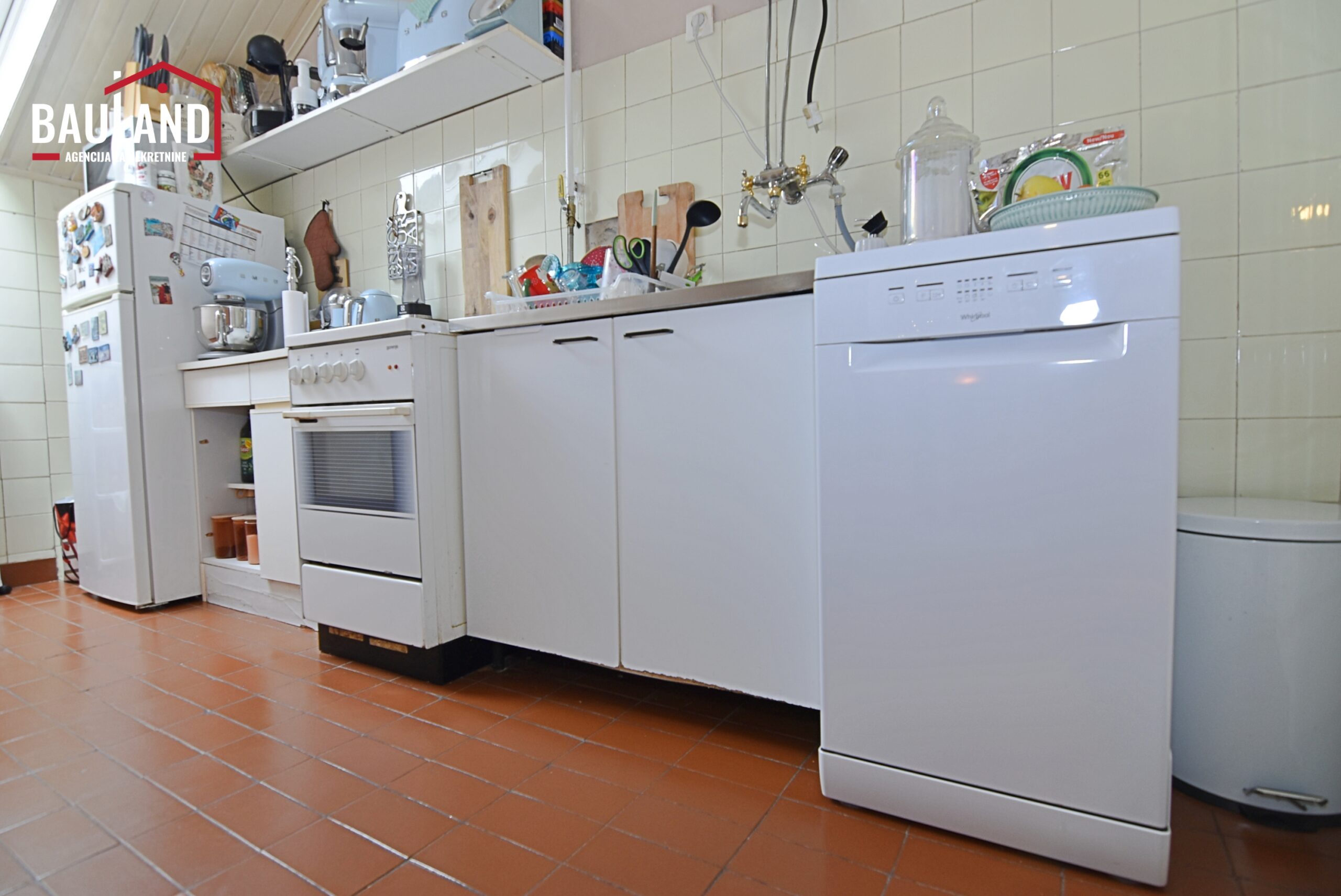 8 prodaje se trosoban stan u ulici Avde Smajlovića naselje Vraca