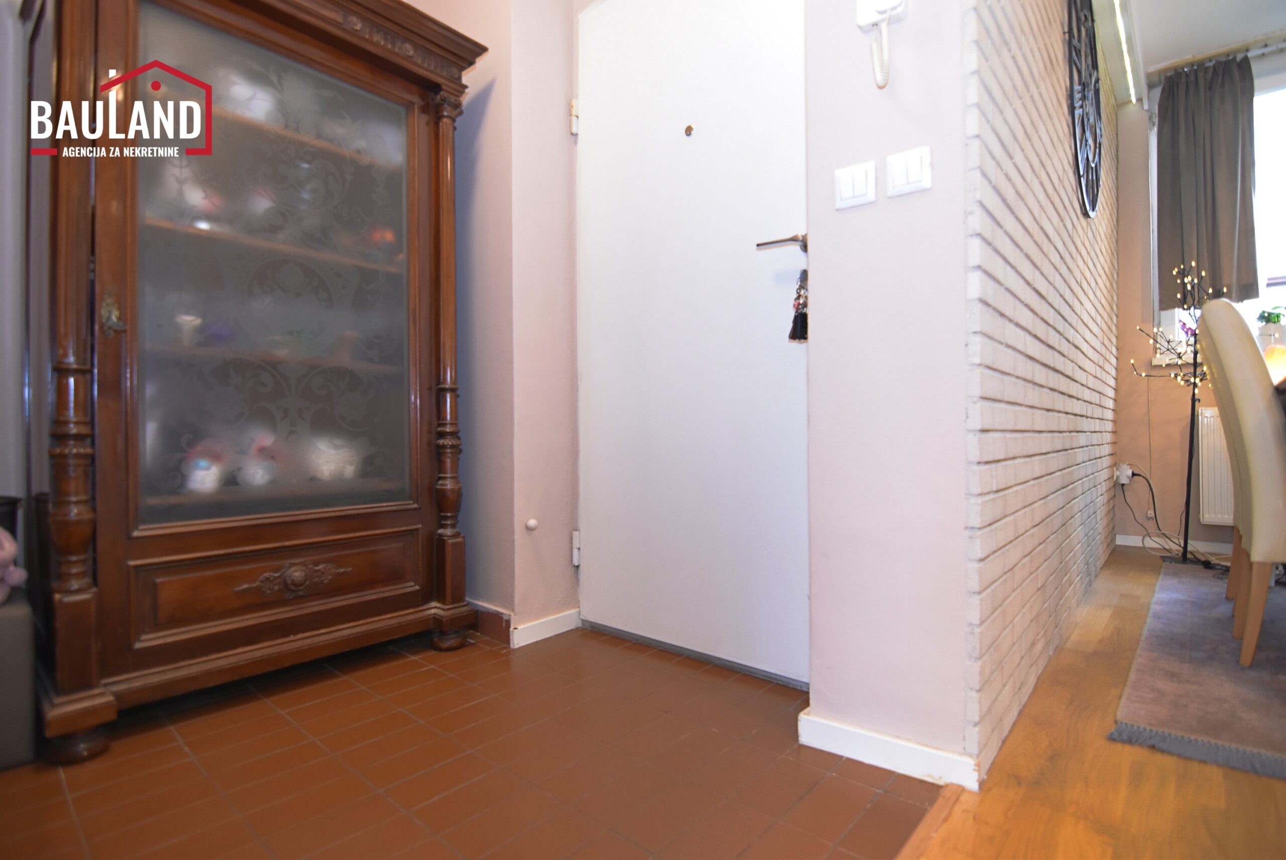 22 prodaja stana 76m2 III sprat