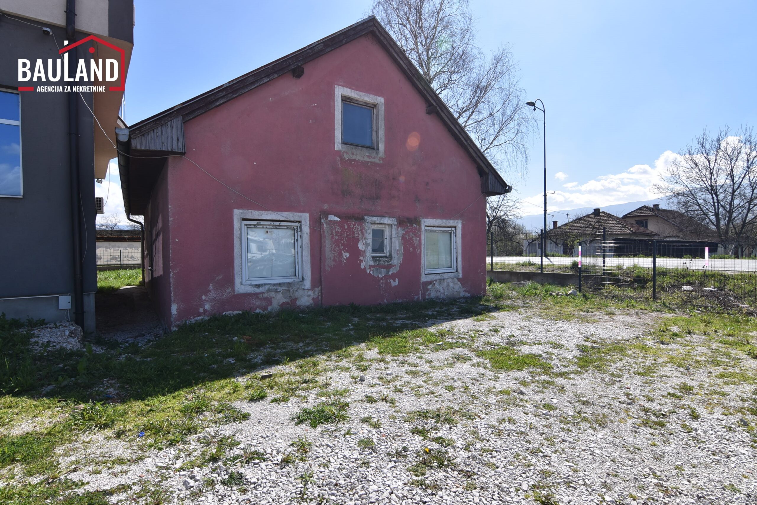 03 iznajmljuje se kuća kao poslovni prostor površine 159m2 u ulici Aleja Bosna Srebrene