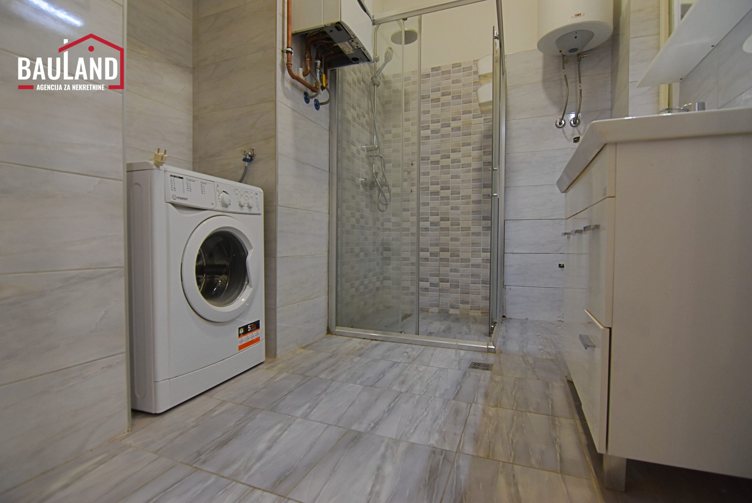 13 poslovni prostor za najam 80m2 visoko prizemlje