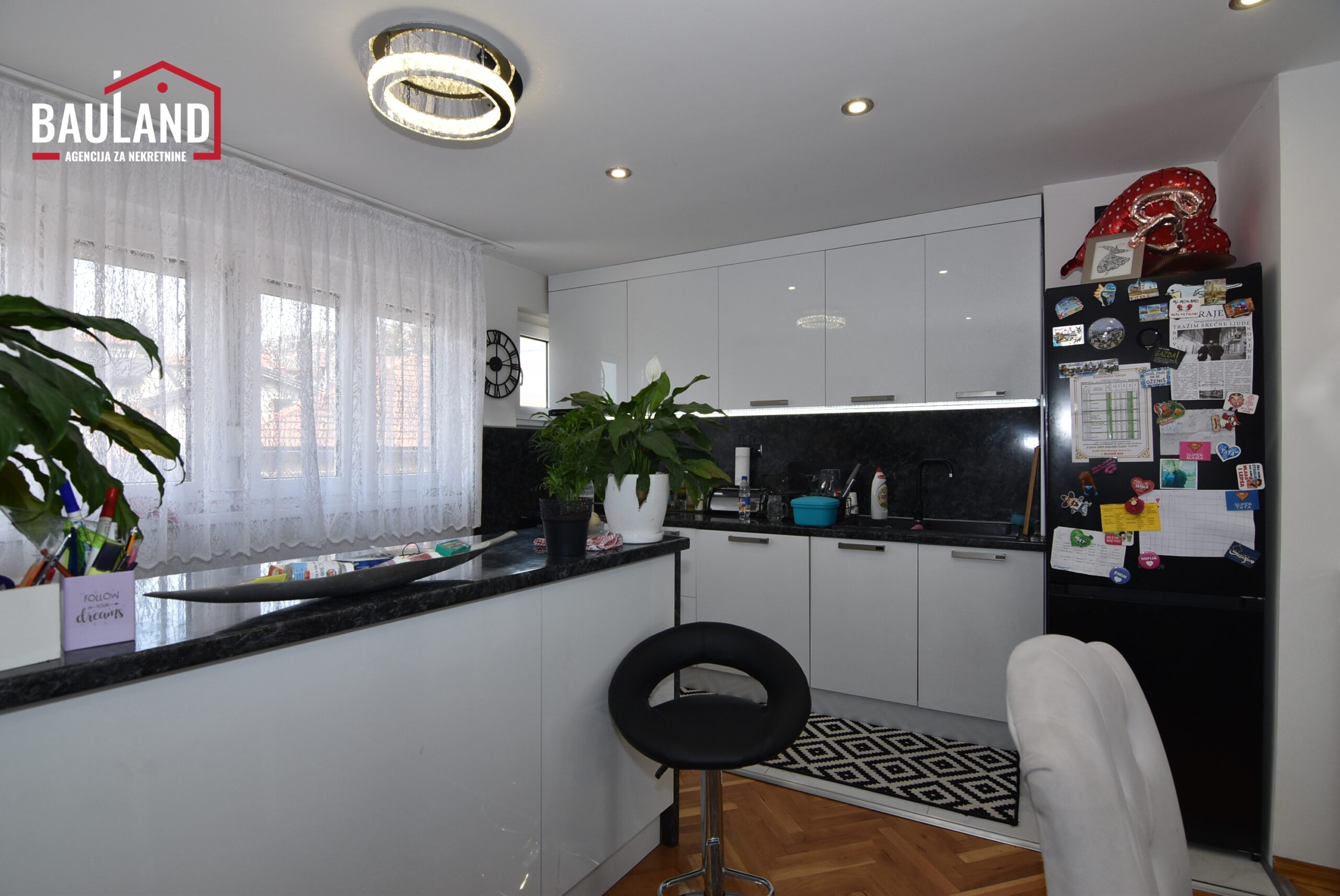 6 prodaja stana površine 97m2 III sprat Stari Grad