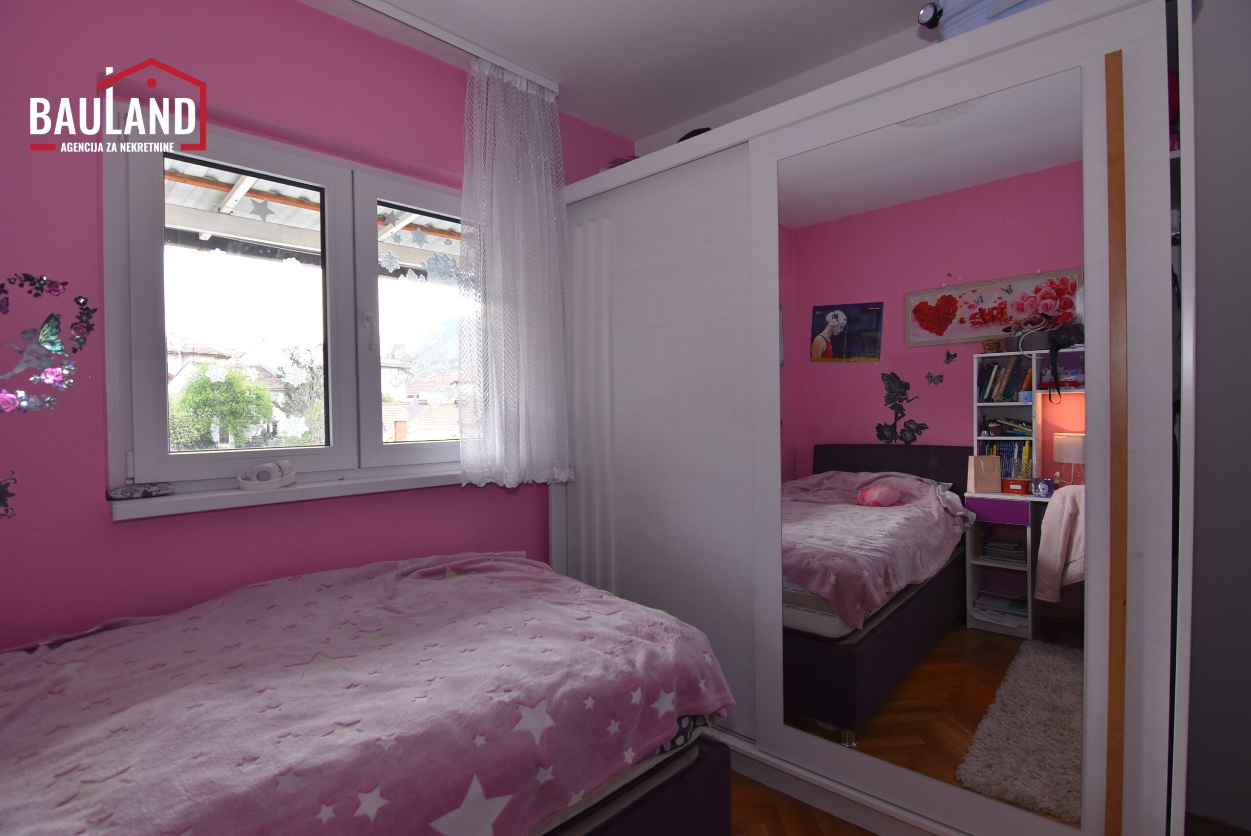 13 četverosoban stan za prodaju III sprat bez lifta u Starom Gradu