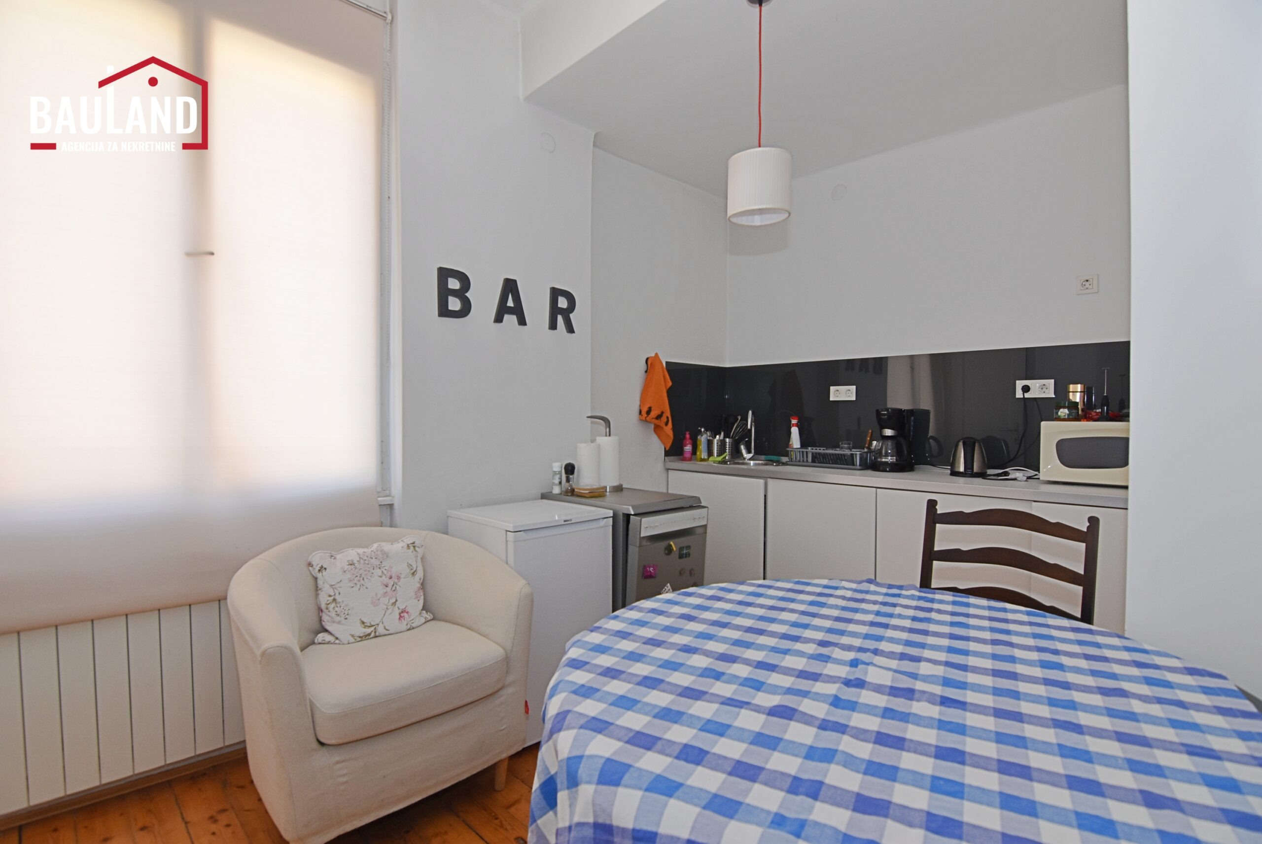 12 poslovni prostor za najam površine 100m2 ul. Branilaca Sarajeva