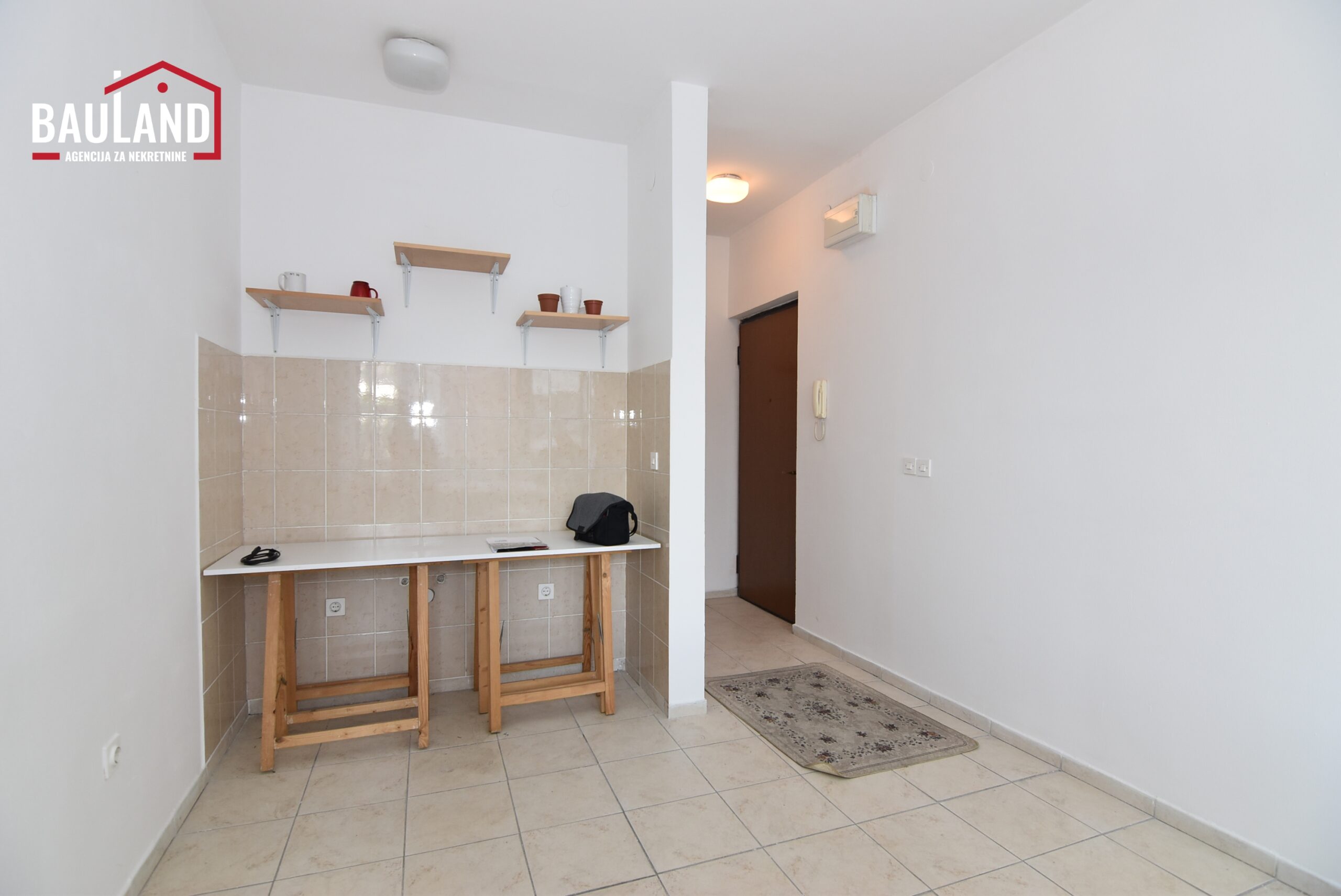 3 poslovni prostor za najam II sprat ul. Azize Šaćirbegović Hrasno