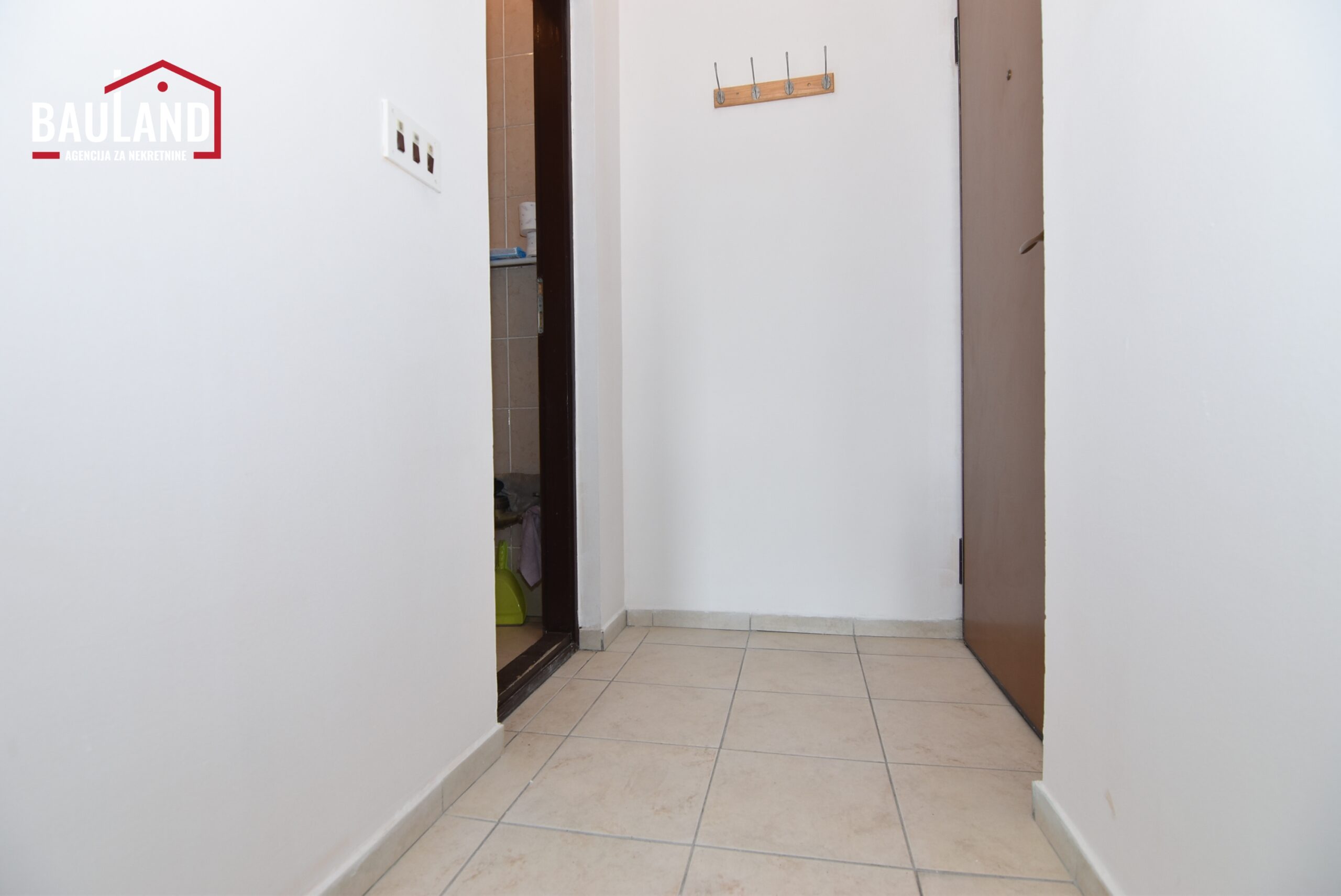 4 poslovni prostor za najam 21m2 II sprat