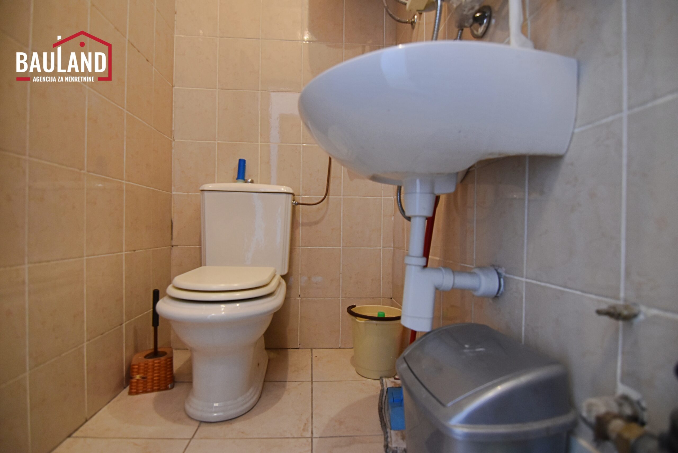 5 najam poslovnog prostora površine 21m2 II sprat Hrasno