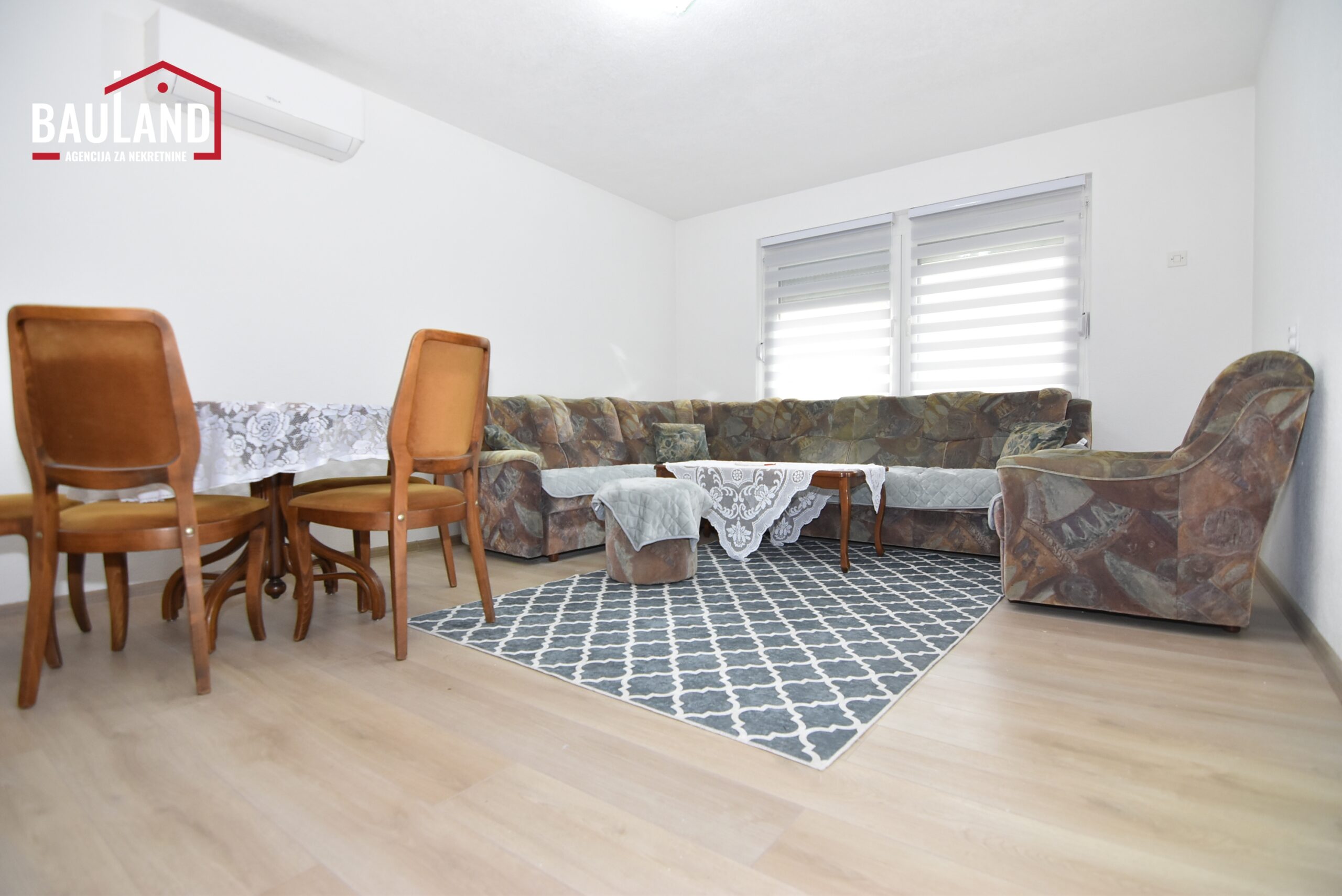 Renovierter dreiraumiger Wohnung im Haus mit separatem Eingang - 80m² / Hrasnica-Ilidža