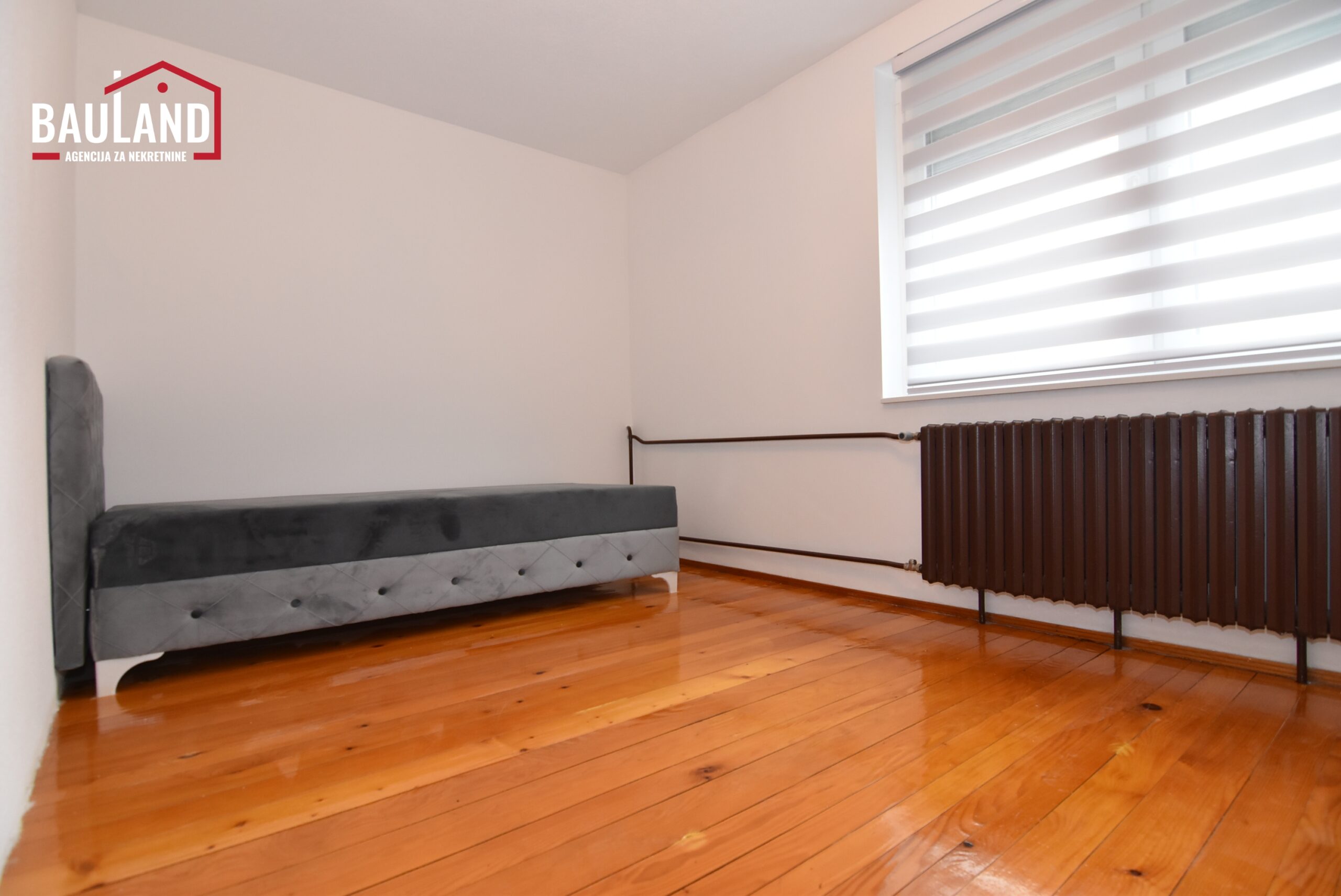 10 trosoban namješten stan u sklopu kuće u naselju Hrasnica Općina Ilidža