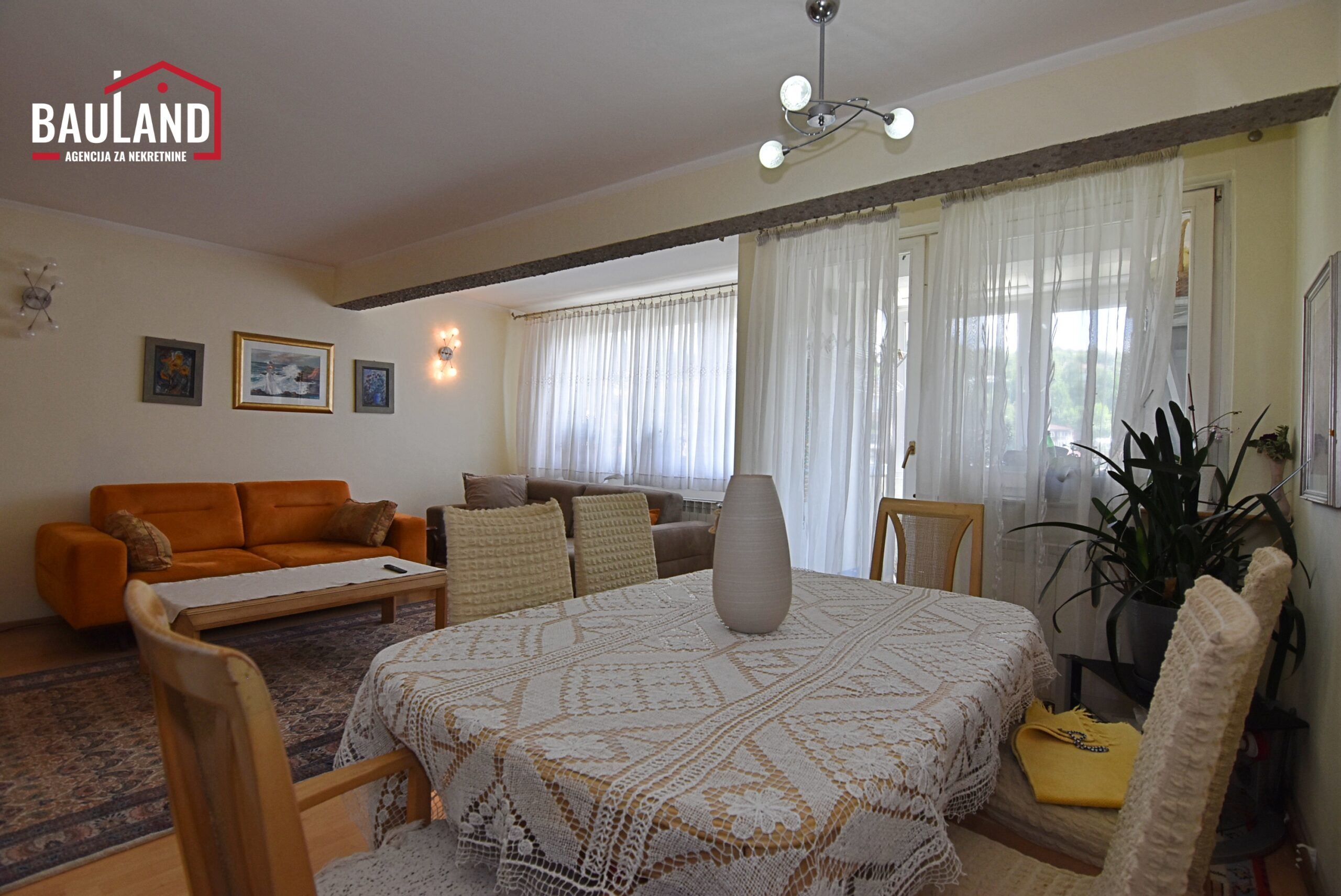 Trosobener, zweistöckiger Wohnung, V-Stock, Fläche 106m2 / Grbavica-Novo Sarajevo