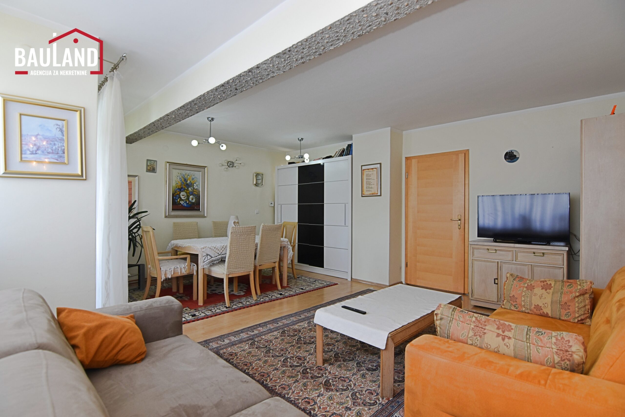 2 na prodaju dvoetažni trosoban stan površine 106m2 V sprat naselje Grbavica Općina Novo Sarajevo