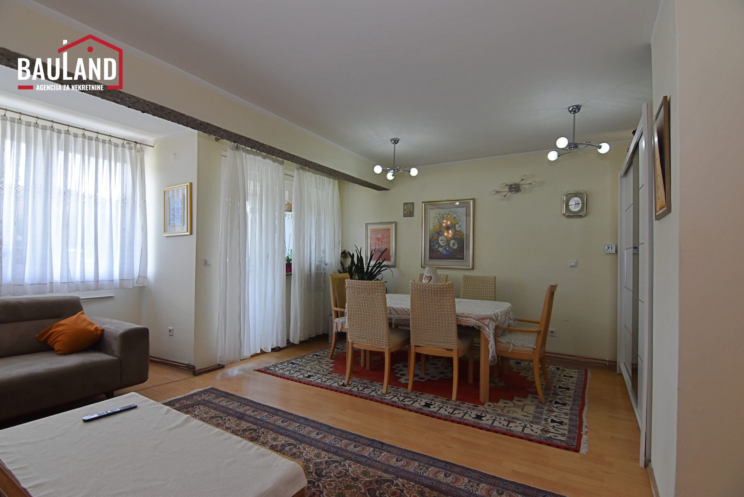 5 stan za prodaju površine 106m2 V sprat Grbavica Novo Sarajevo