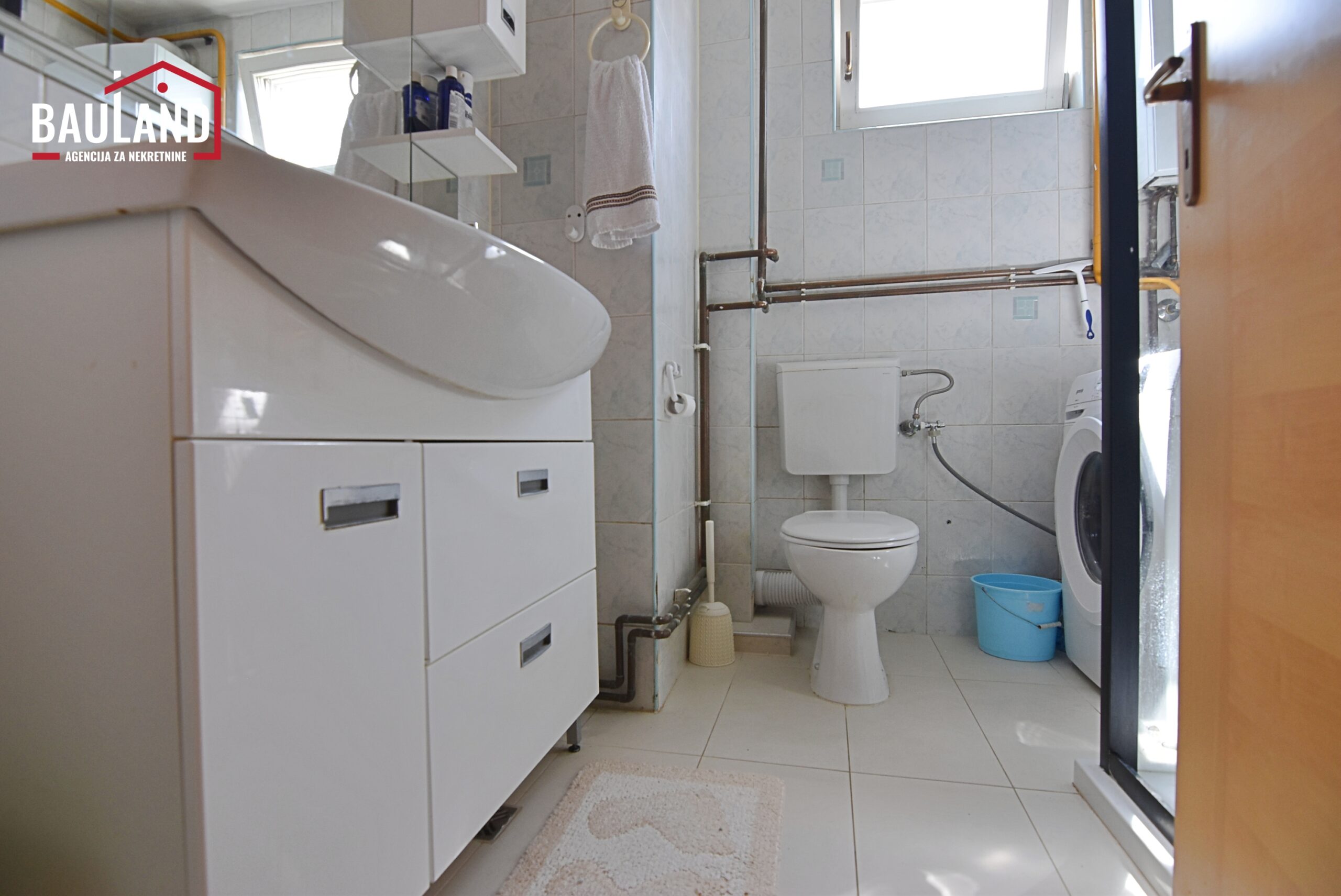 10 stan za prodaju površine 106m2 V sprat naselje Grbavica Općina Novo Sarajevo