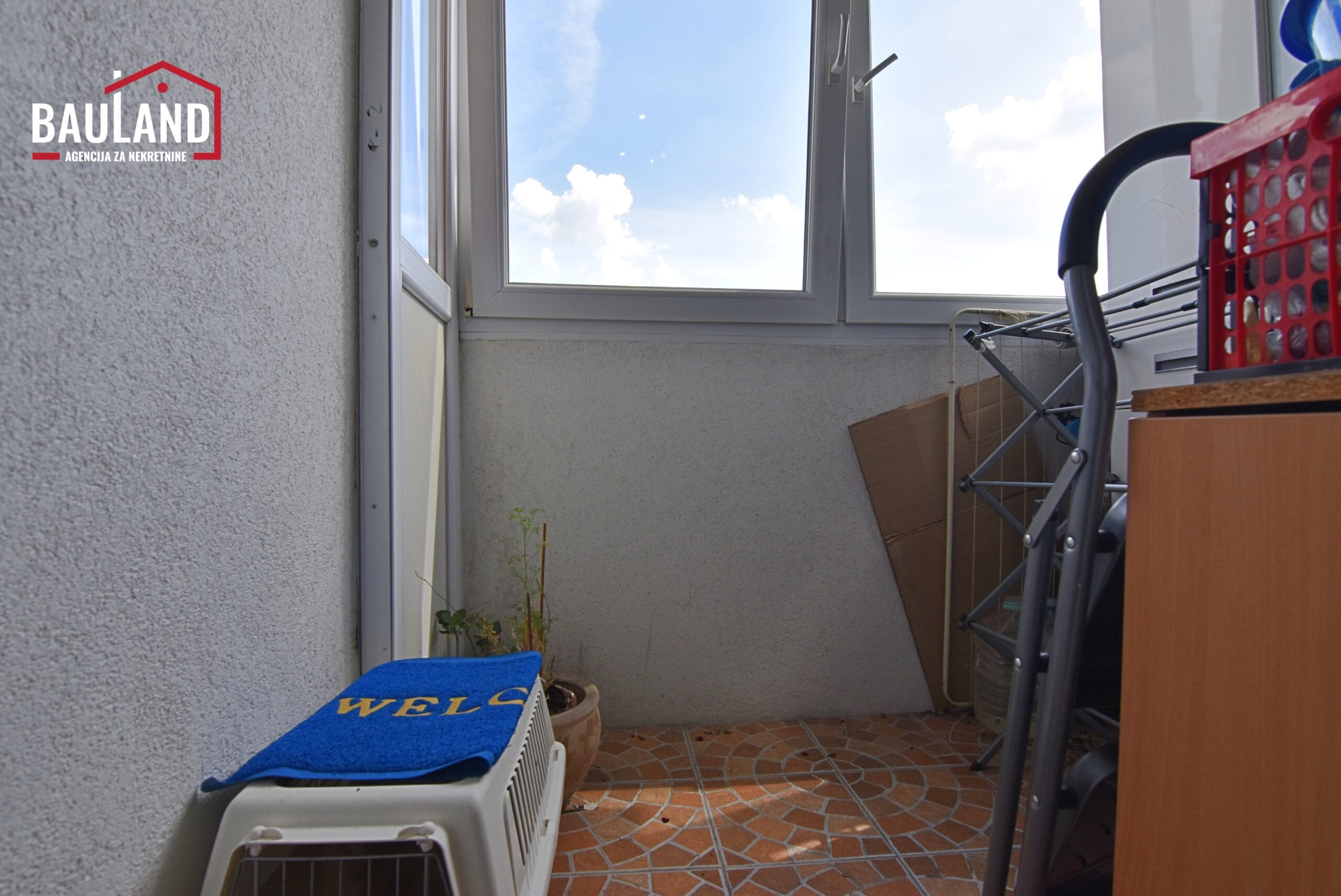 13 na prodaju stan površine 106m2 V sprat Grbavica Novo Sarajevo