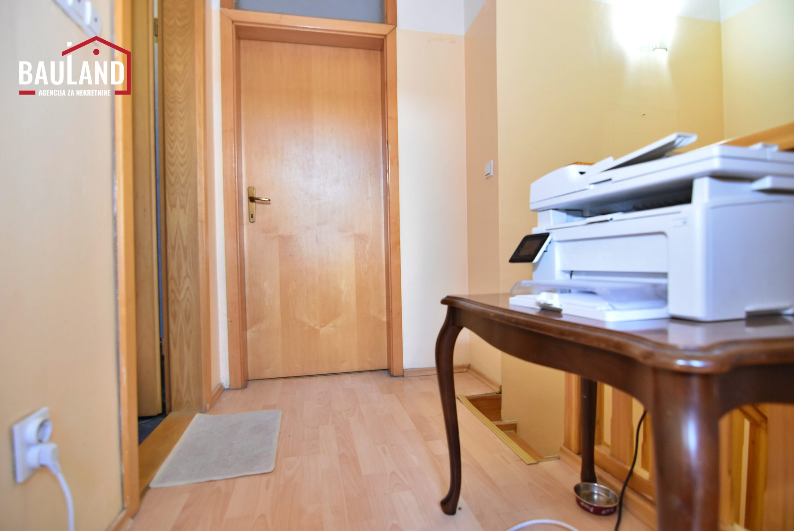 15 prodaje se dvoetažni trosoban stan površine 106m2 Grbavica Novo Sarajevo