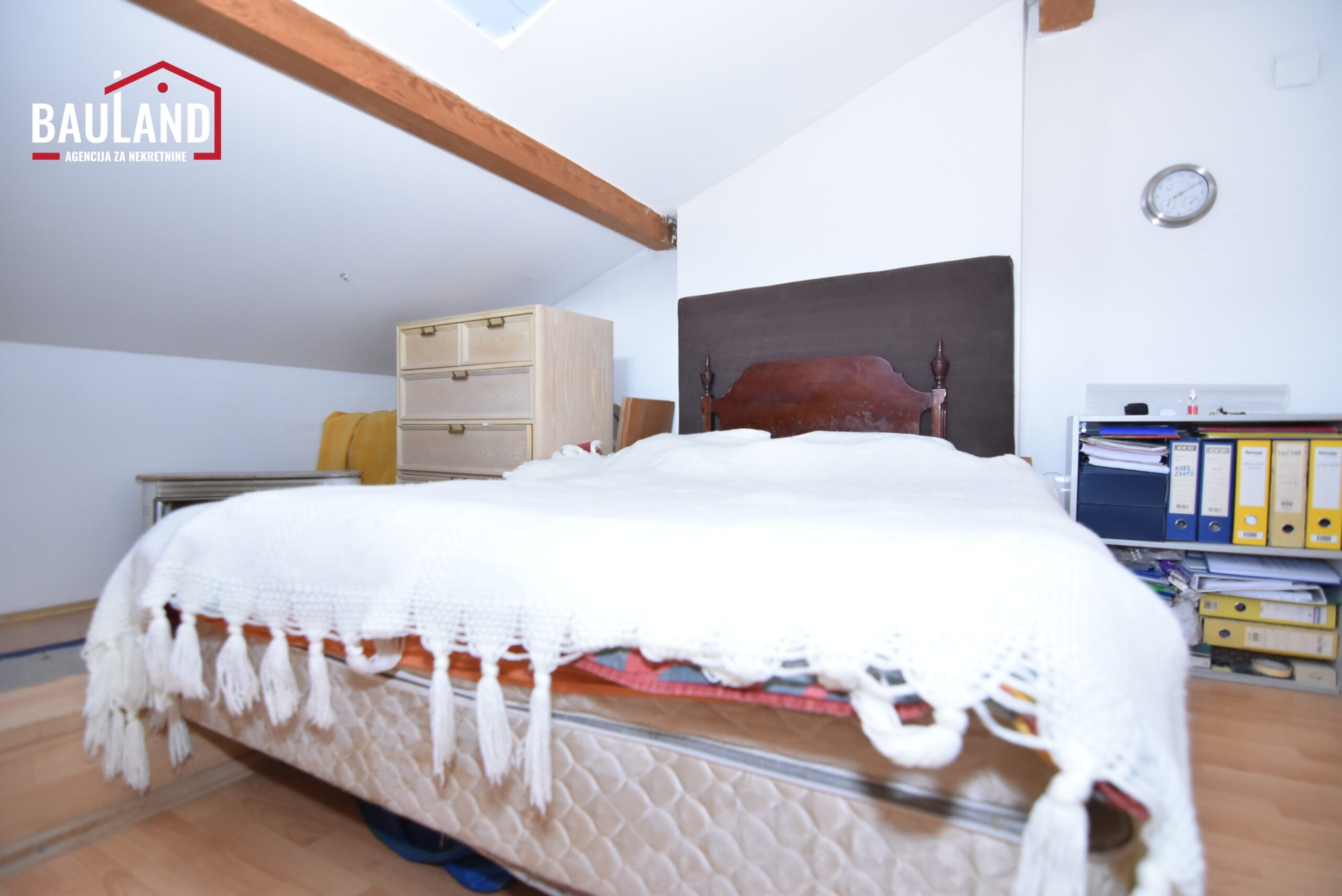 19 prodaja stana 106m2 sa balkonom