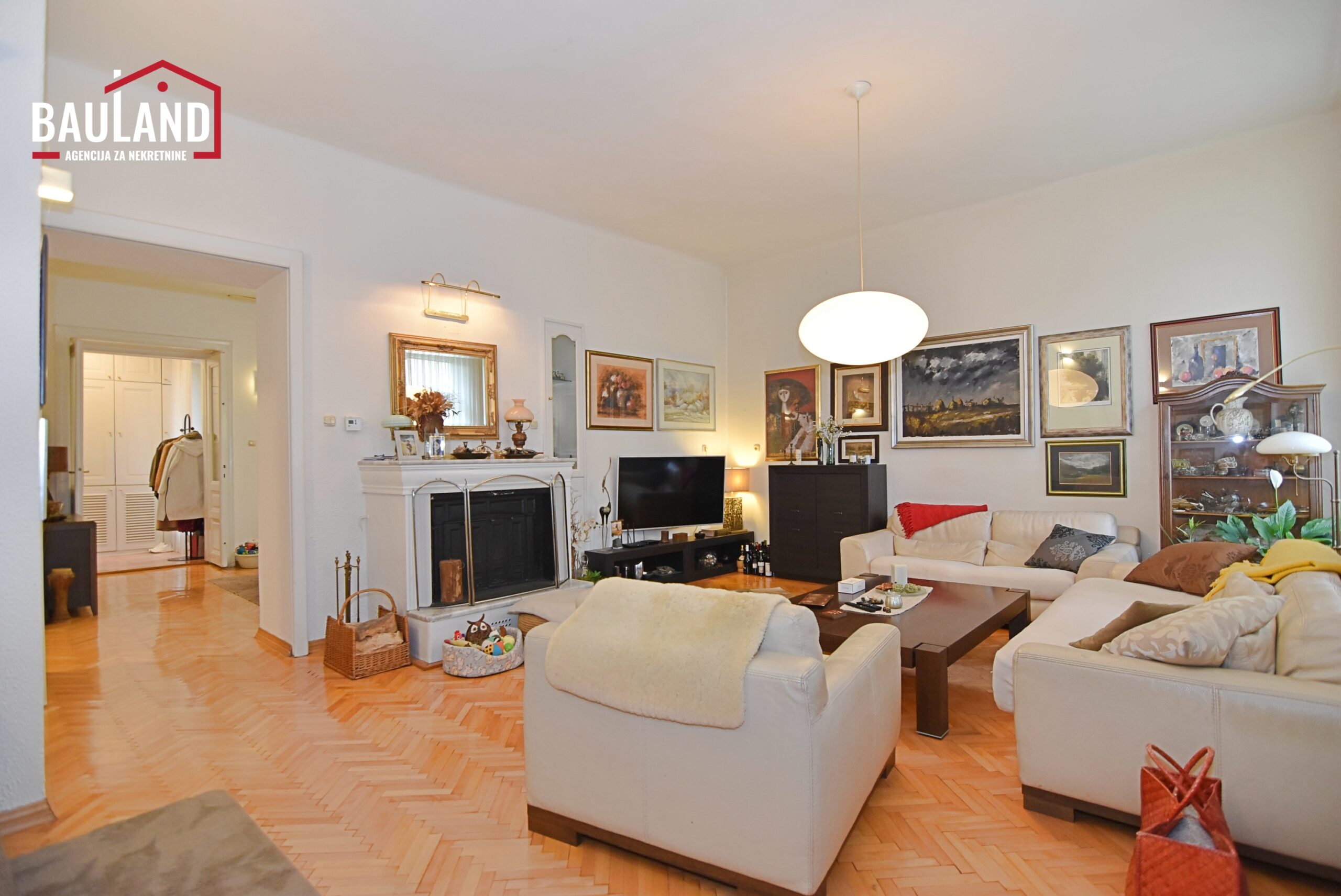 Komfortables Apartment mit 110 m², 1. Stock / Mis Irbina Street, gegenüber ARIA Mall, Zentrum