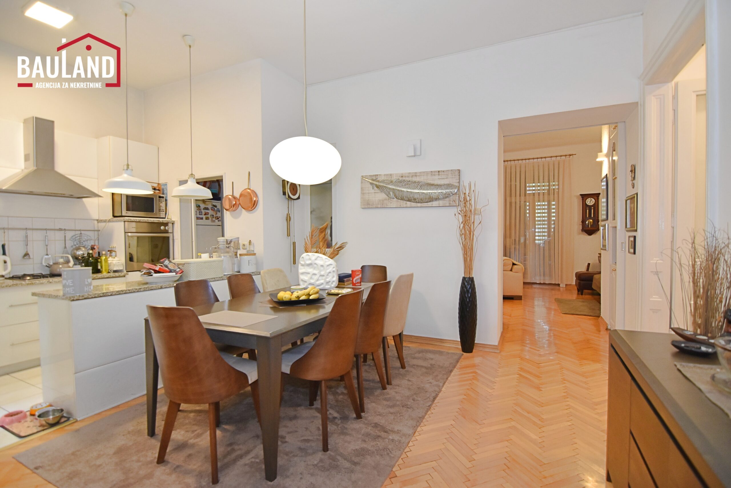 8 na prodaju stan površine 110m2 I sprat ul. Mis Irbina Općina Centar