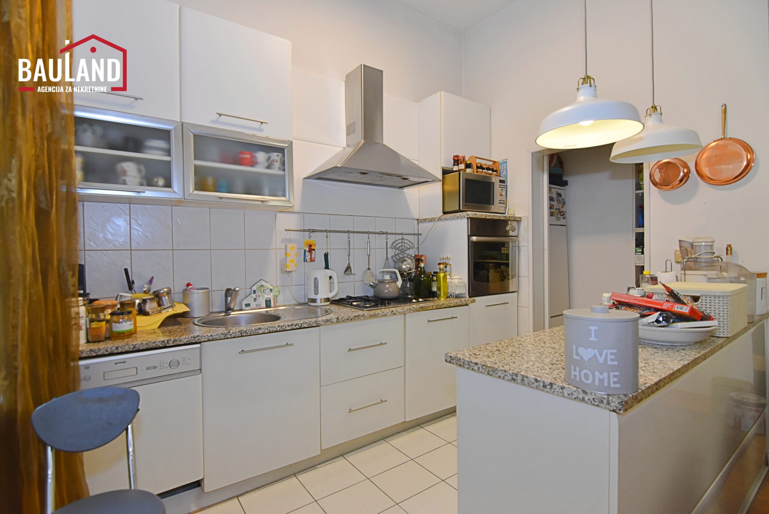 11 stan za prodaju površine 110m2 I sprat Općina Centar