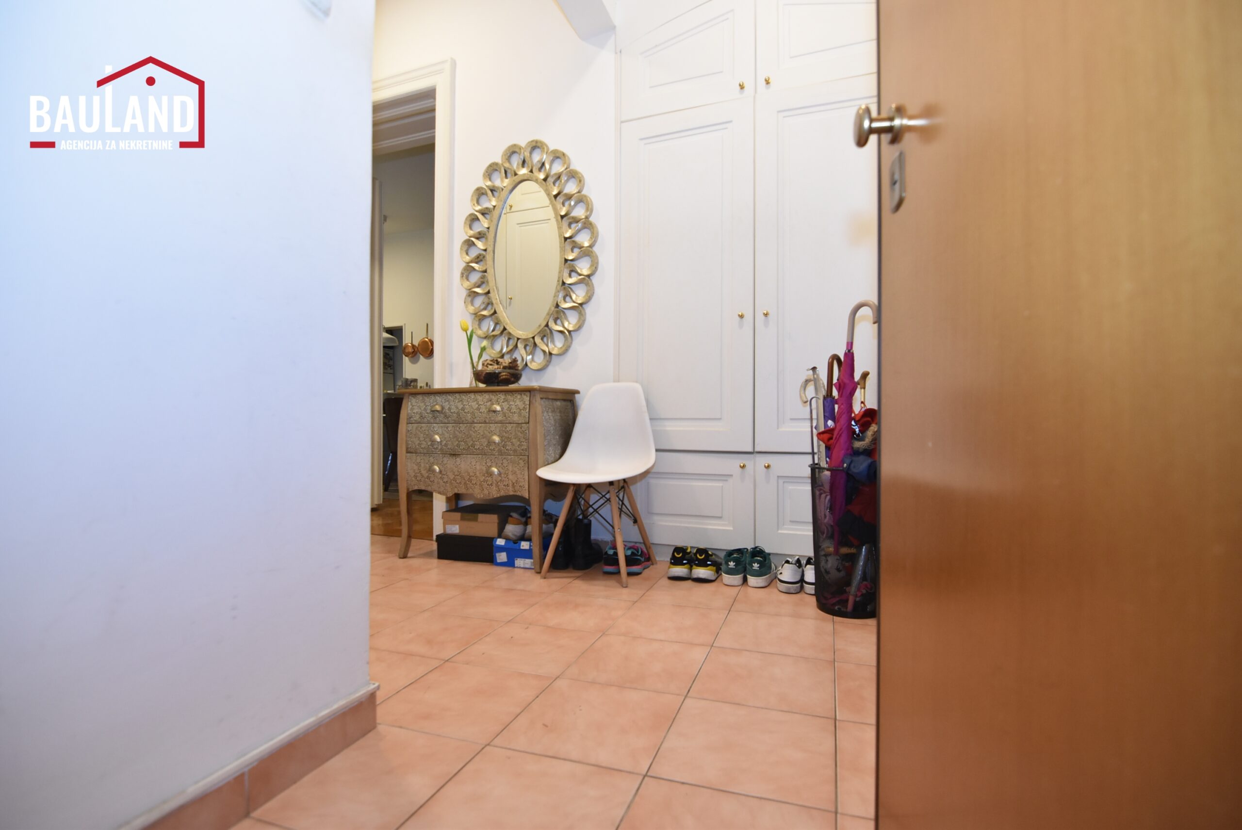 13 prodaje se stan u ulici Mis Irbina Općina Centar Sarajevo