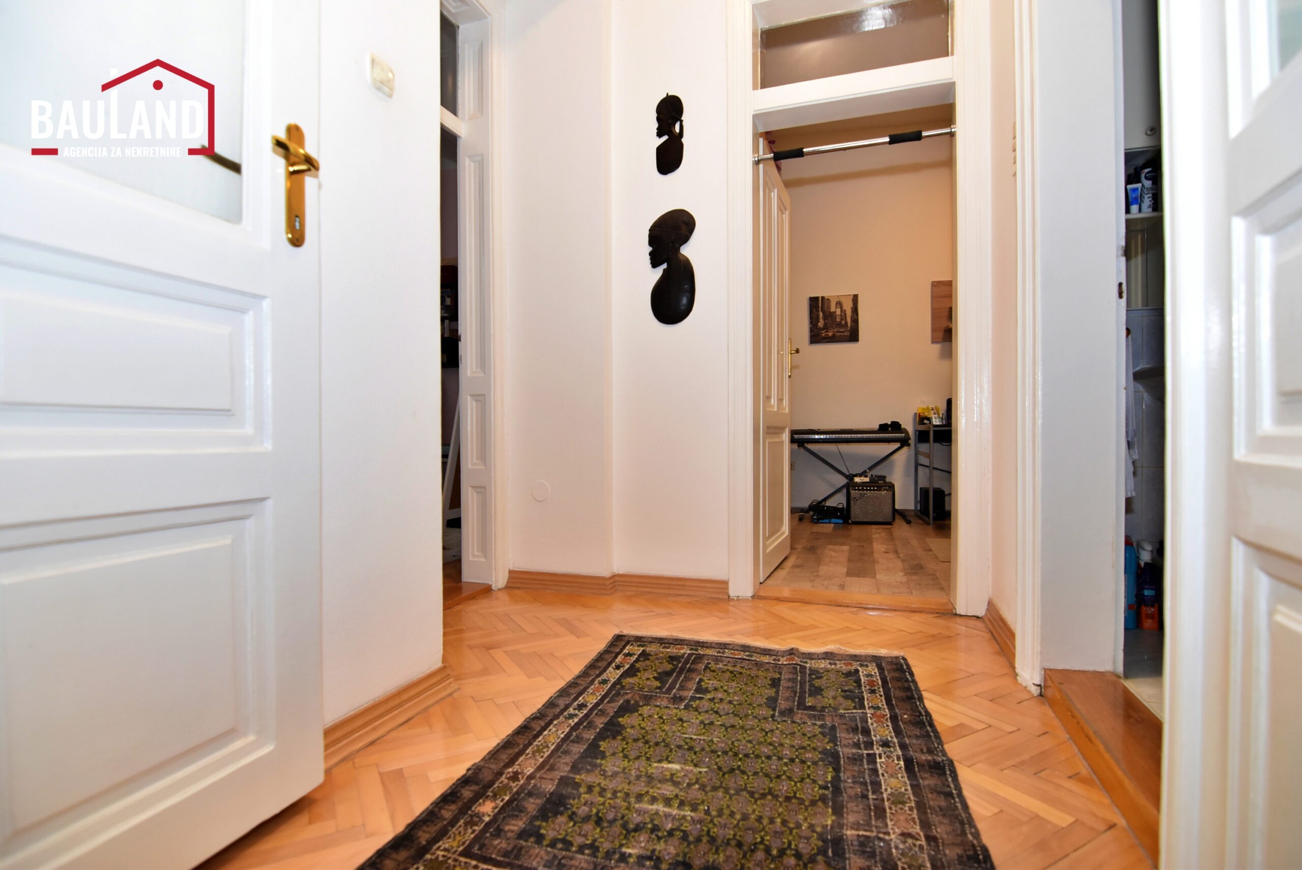 15 prodaje se komforan četverosoban stan površine 110m2 Općina Centar Sarajevo