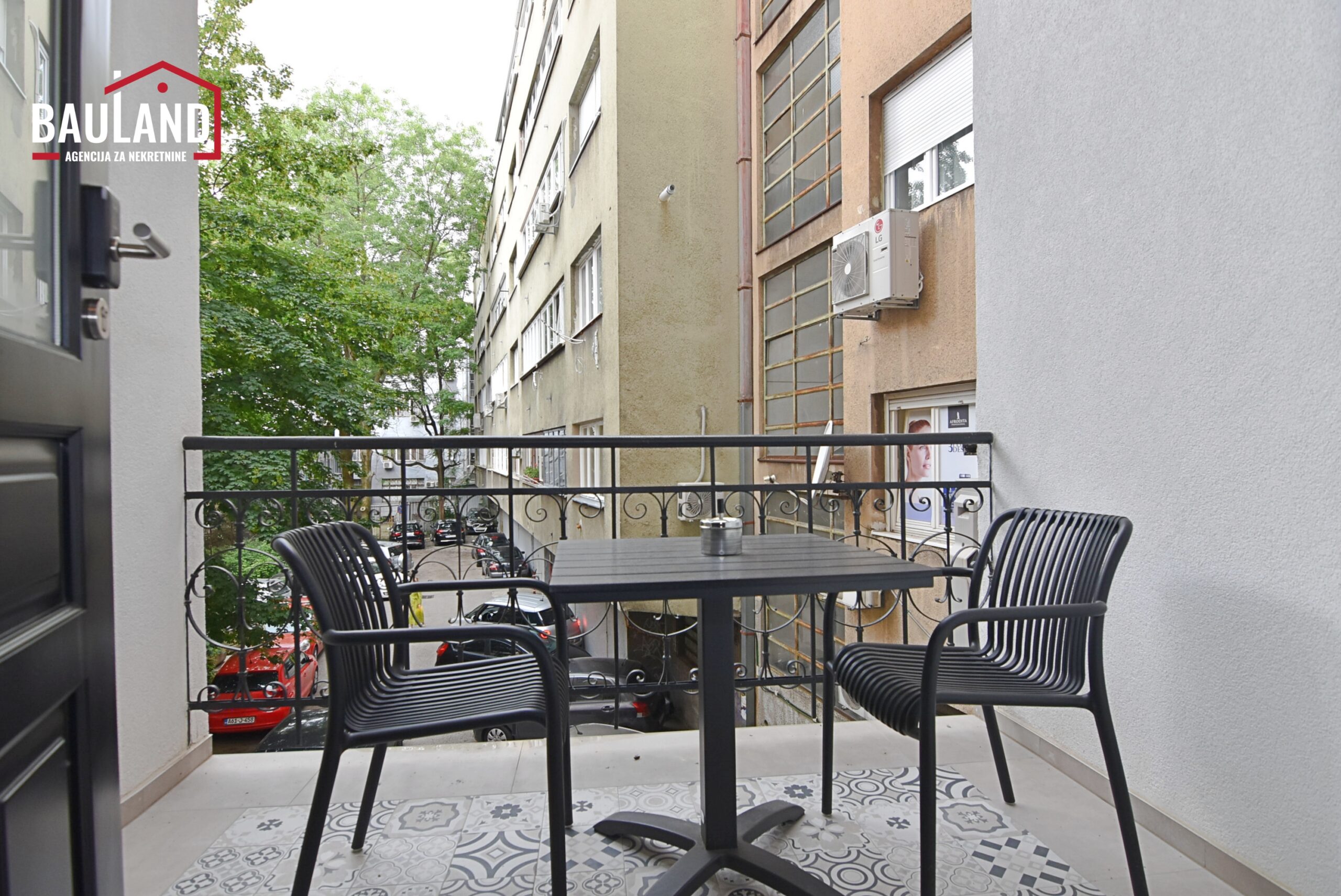 25 prodaja stana 110m2 preko puta Aria centra