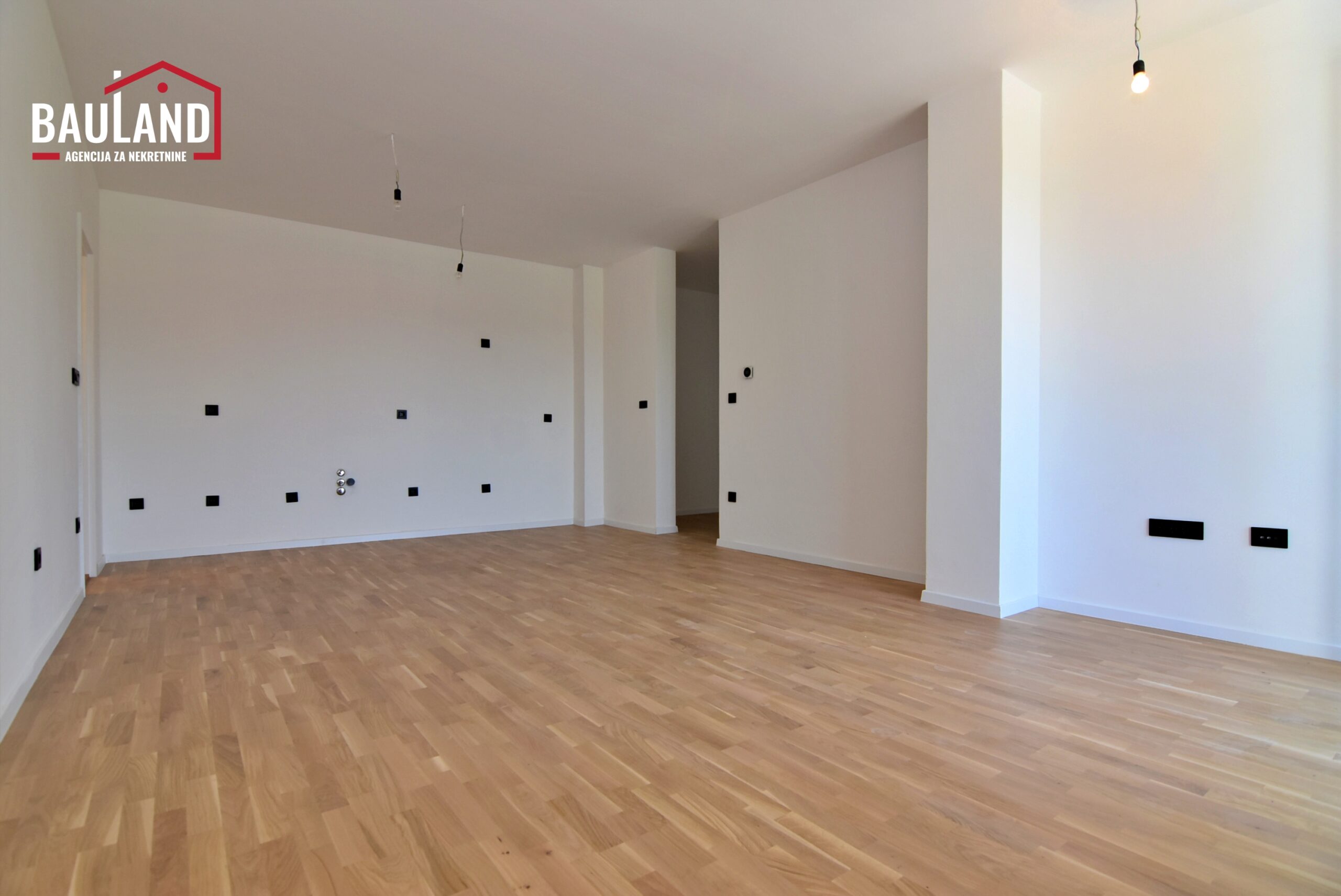 2 najam poslovnog prostora površine 81m2 sa parking mjestom u novogradnji